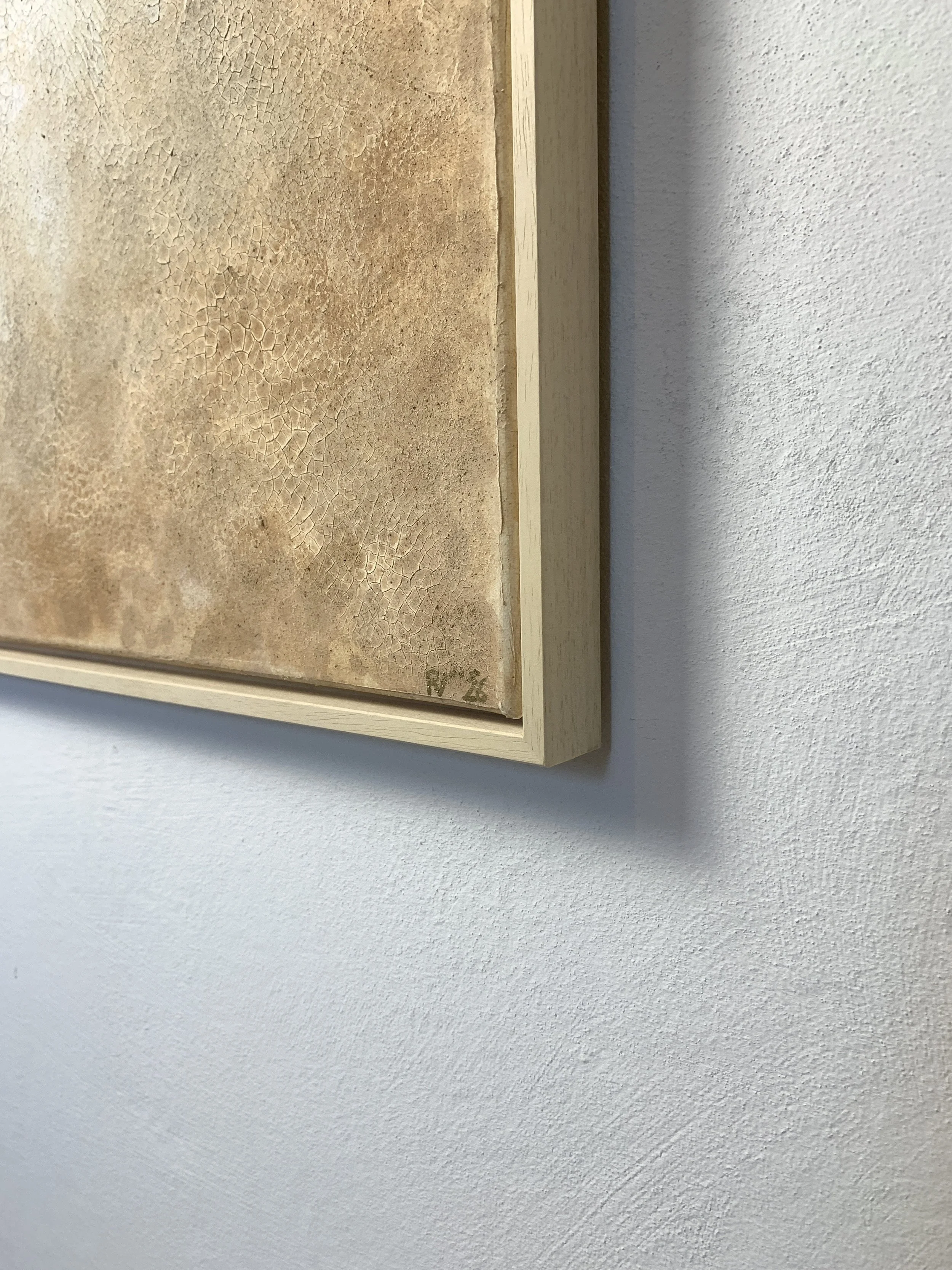 Kunstwerk mit Erde, Steinen aus einem etruskischen Tempel von Paulina Vogt