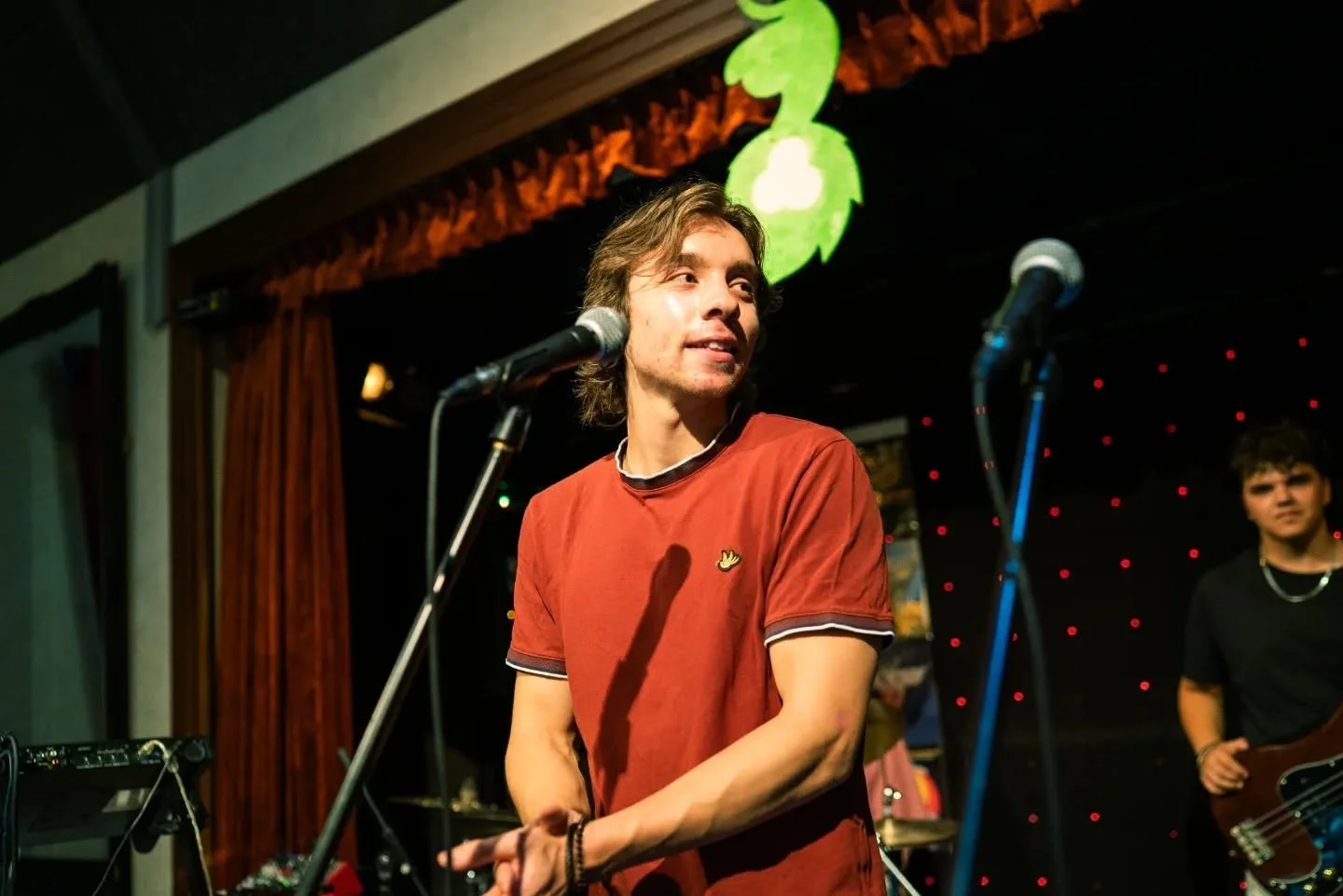 De allereerste MonkeyJam Emmen ooit is een feit! Onze stagiair Jos organiseerde deze primeur in z'n hometown Emmen, en wat een gezellige eerste editie was het! Superleuk om muzikanten uit Emmen en omgeving te ontmoeten. Wat ons betreft mag het vaker 