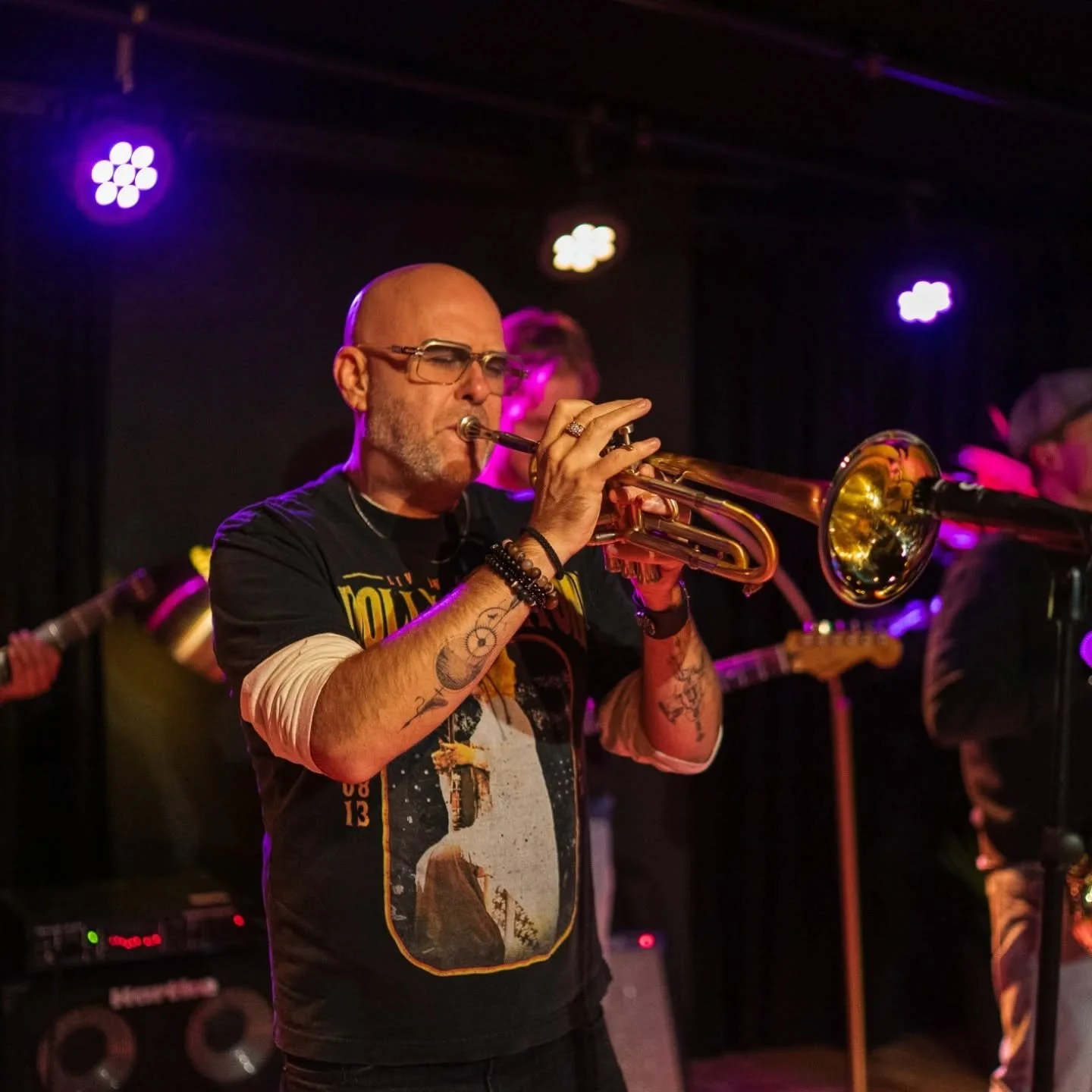 🎶🐒 Afterpost &ndash; MonkeyJam Apeldoorn (20 nov)

Super vette editie! We vierden 50 jaar Gigant in stijl: @philiplassitermusic speelde de sterren van de hemel en een verrassende lichting jonge rappers bestormde het podium. Aapachtige jams en feest