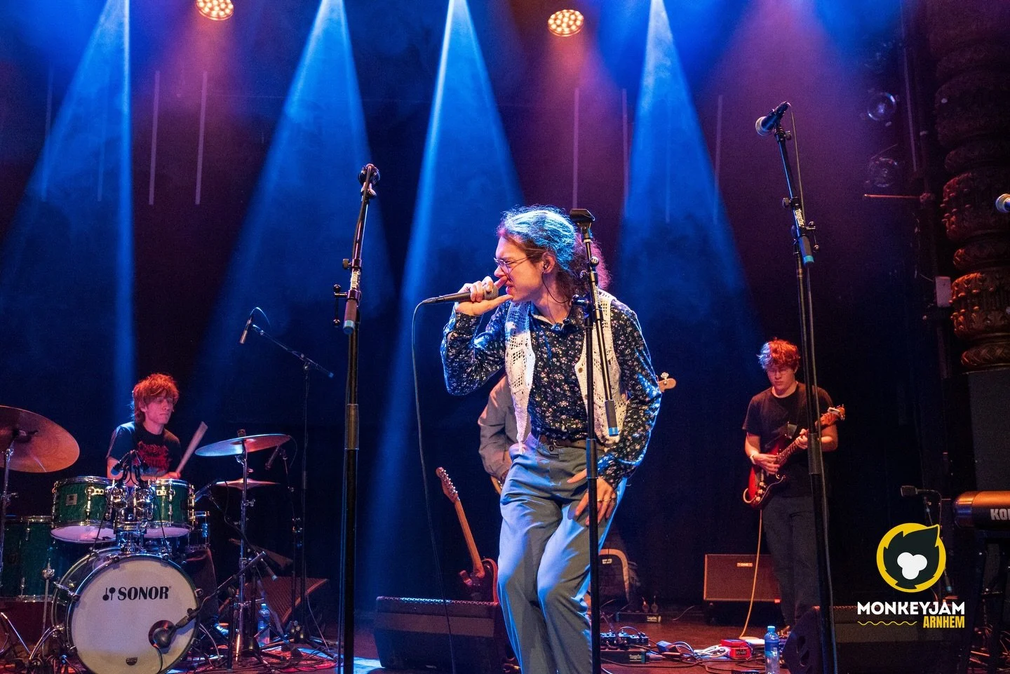 Uitnacht Arnhem 🎶✨
Wat een avond. Bomvol, warm en vanaf de eerste noot raak.

Tijdens de Uitnacht in Arnhem stonden vier jams samen op het podium: Reggae, Nelson, Classen en MonkeyJam. Die Reggae jam? Hoogtepunt van de avond. Publiek erop, band erin