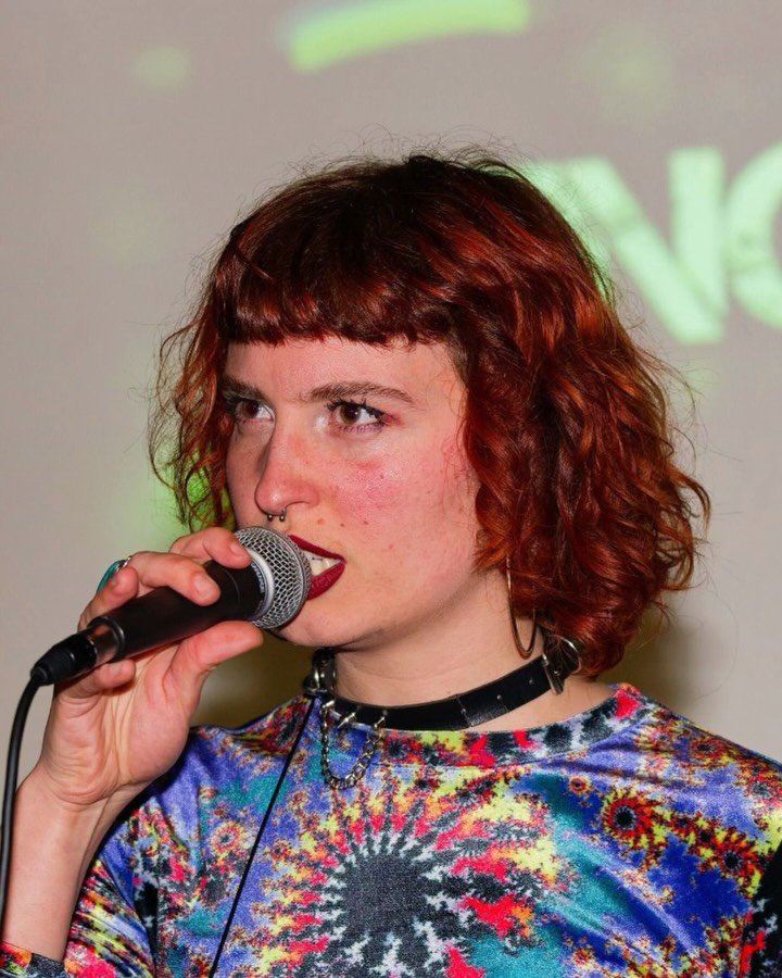 MonkeyJam Arnhem - Meet the huisband 

Morgen gaan we weer knallen met de MonkeyJam Arnhem.  20:00 gaan we weer los in het @cafe.bosch 
Kom spelen, zingen of lekker luisteren. We hebben maar een regel: Geen Covers! 

Huisband deze keer:  🎹 @aron.j04