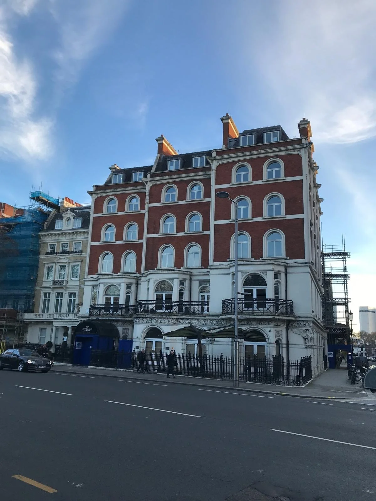 60 Hyde Park Gate Hotel: Construction work continues