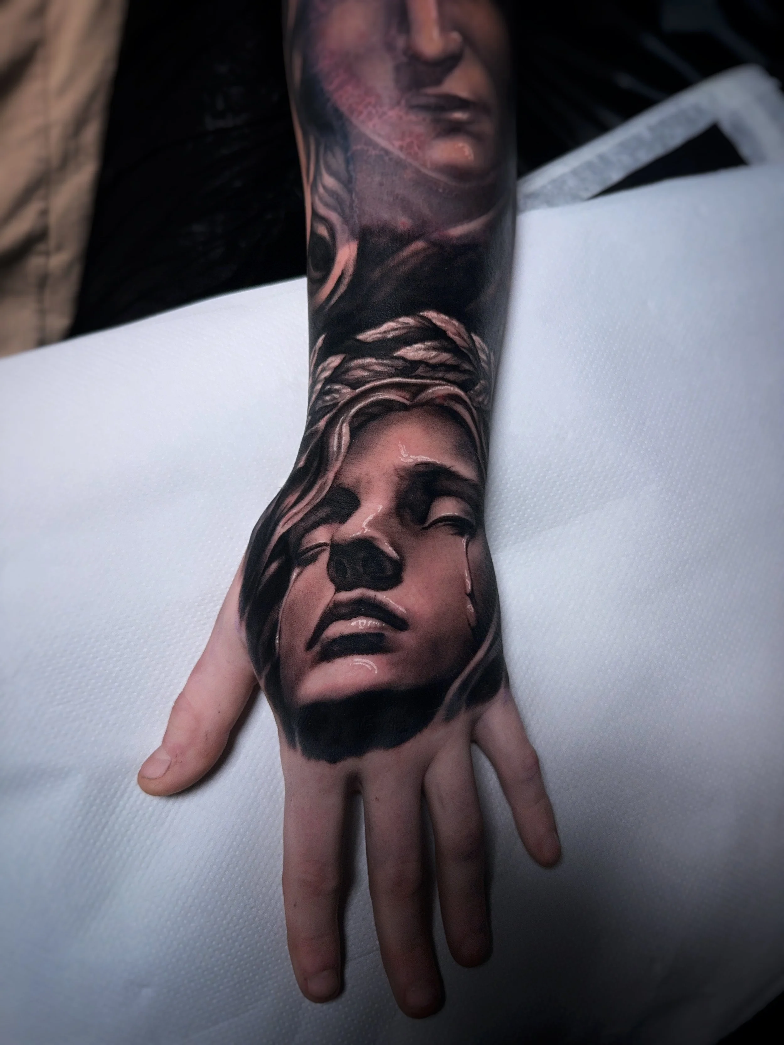 Dark Realism Tattoo in Köln von Yordanov Arts
