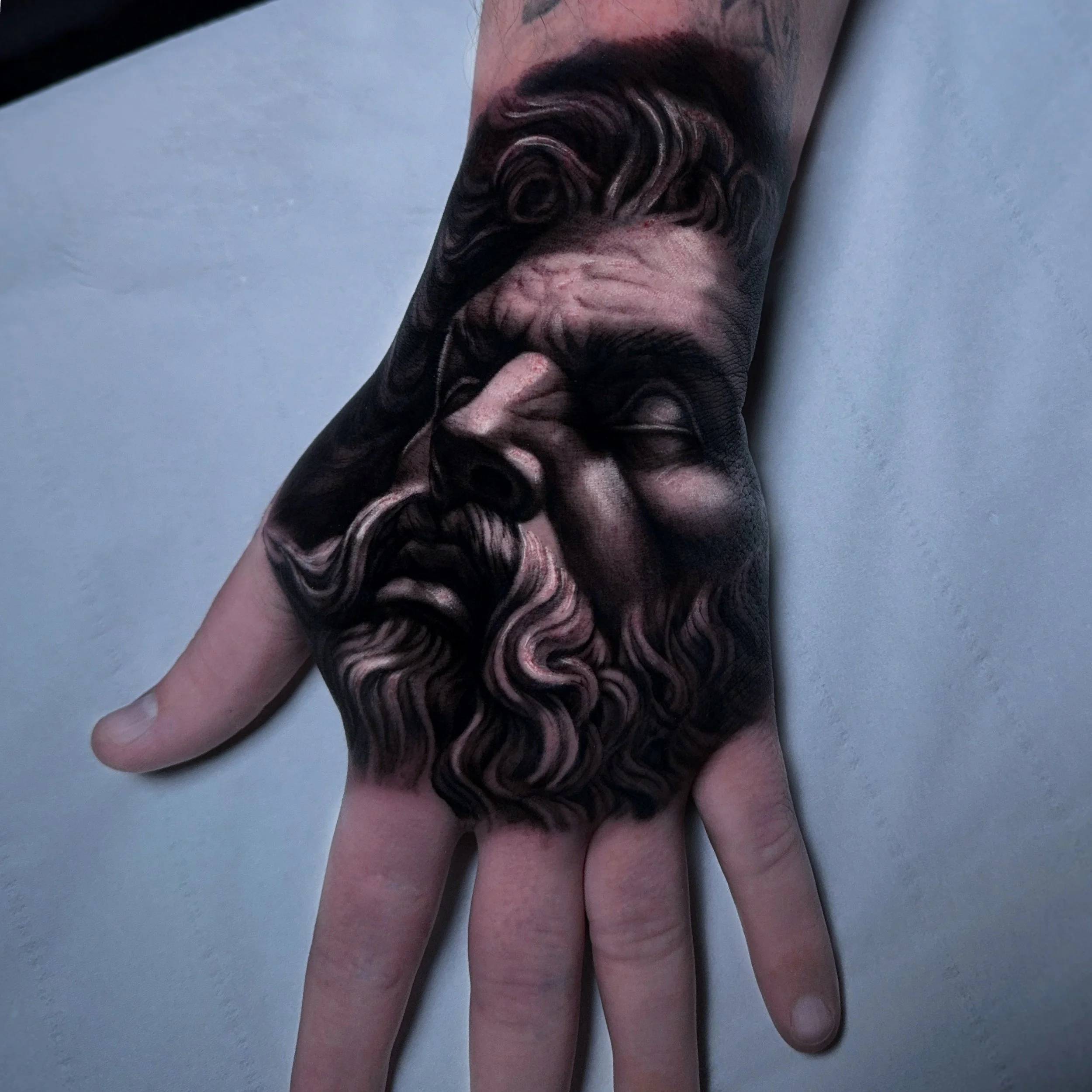 Black and Grey Rücken Tattoo in Köln