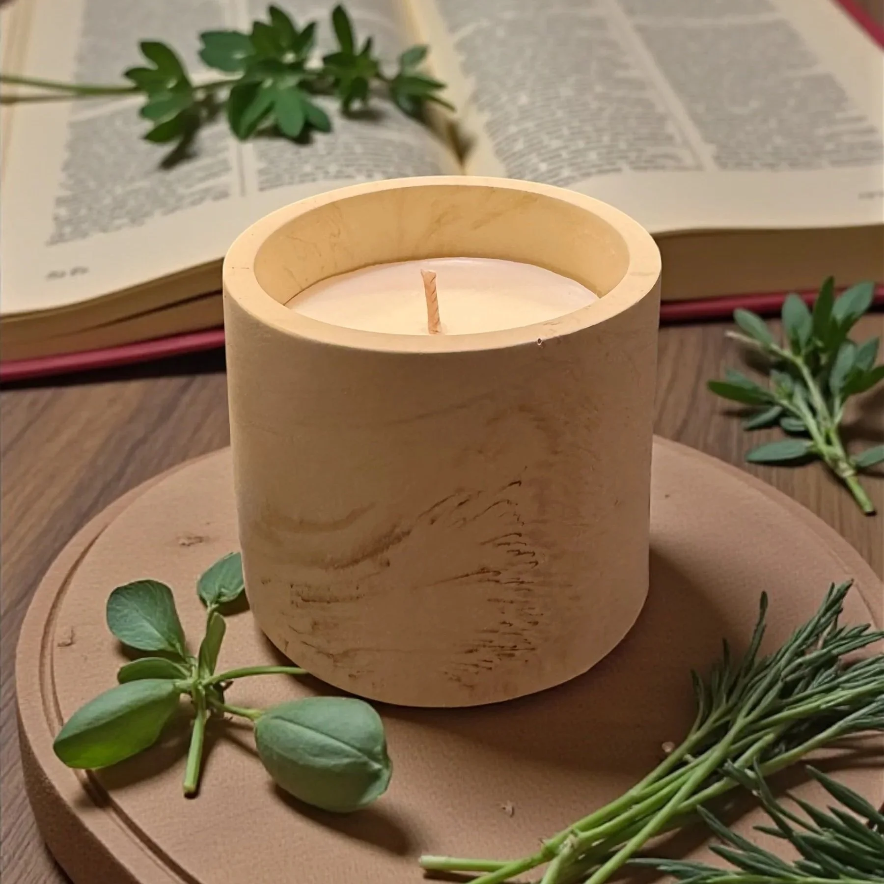 Handmade Refillable Candle in shade Wood