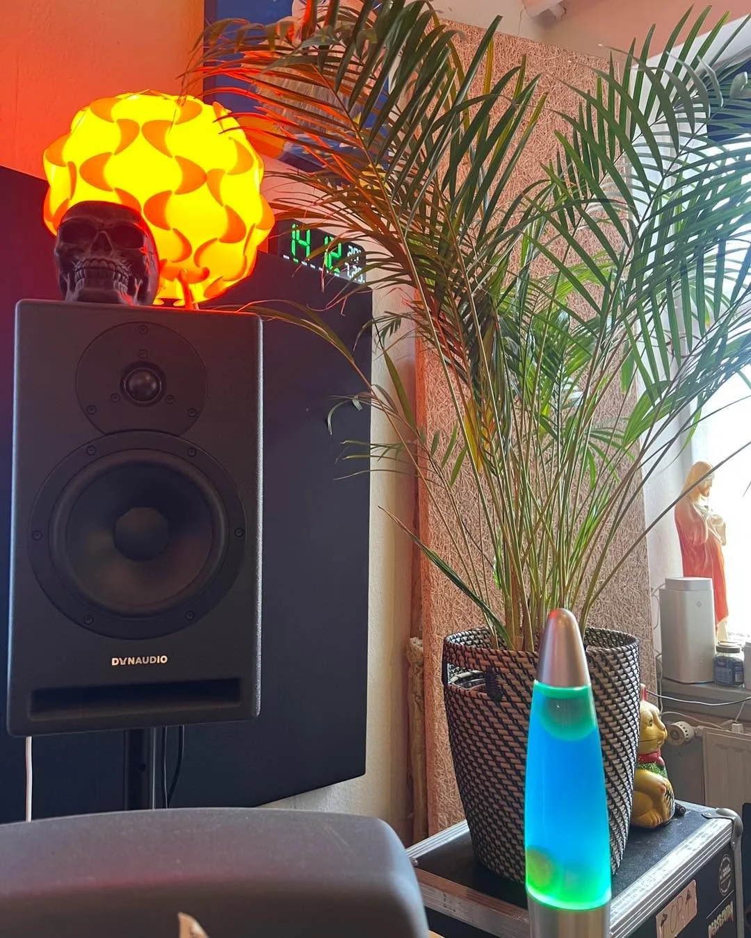 At Trucks Music Publishing, we blend Scandinavian aesthetics with cinematic intensity. From the eerie glow of the lava lamp to the hum of the speaker &mdash; everything here serves one purpose: telling unforgettable stories through sound. 🚛

We don&