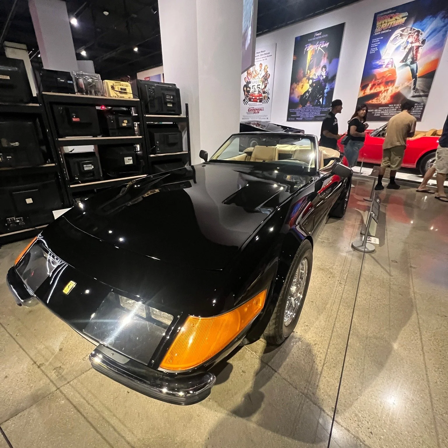 From trailers to tailfins. 🎬🚘
Weekend escape to the @petersenmuseum &ndash; a reminder that storytelling also lives on four wheels, sometimes with Hollywood credits.
.
.
.
.
.
.
#PetersenMuseum #MovieCars #CarDesign #HollywoodIcons #WeekendBreak #T