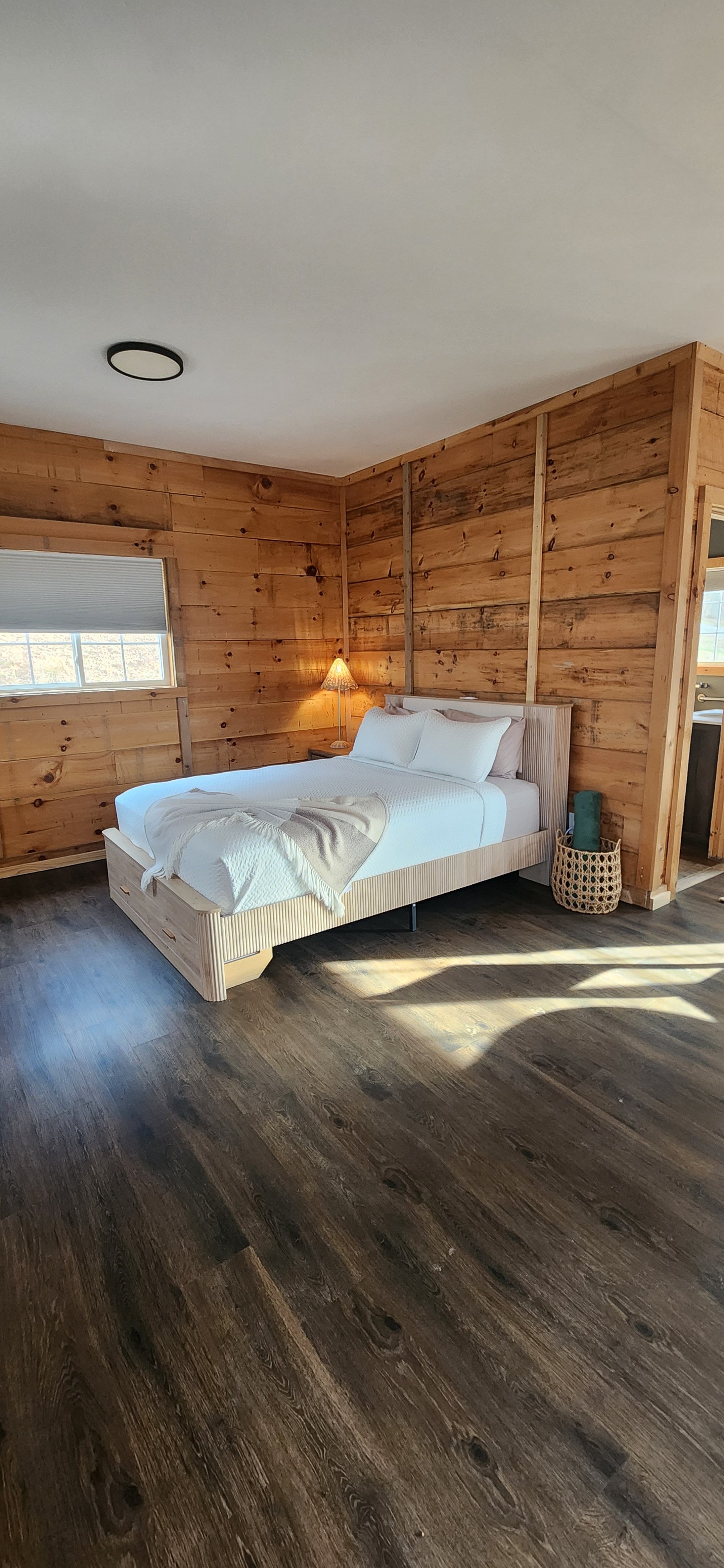 pic of bed in cabin 6.jpg