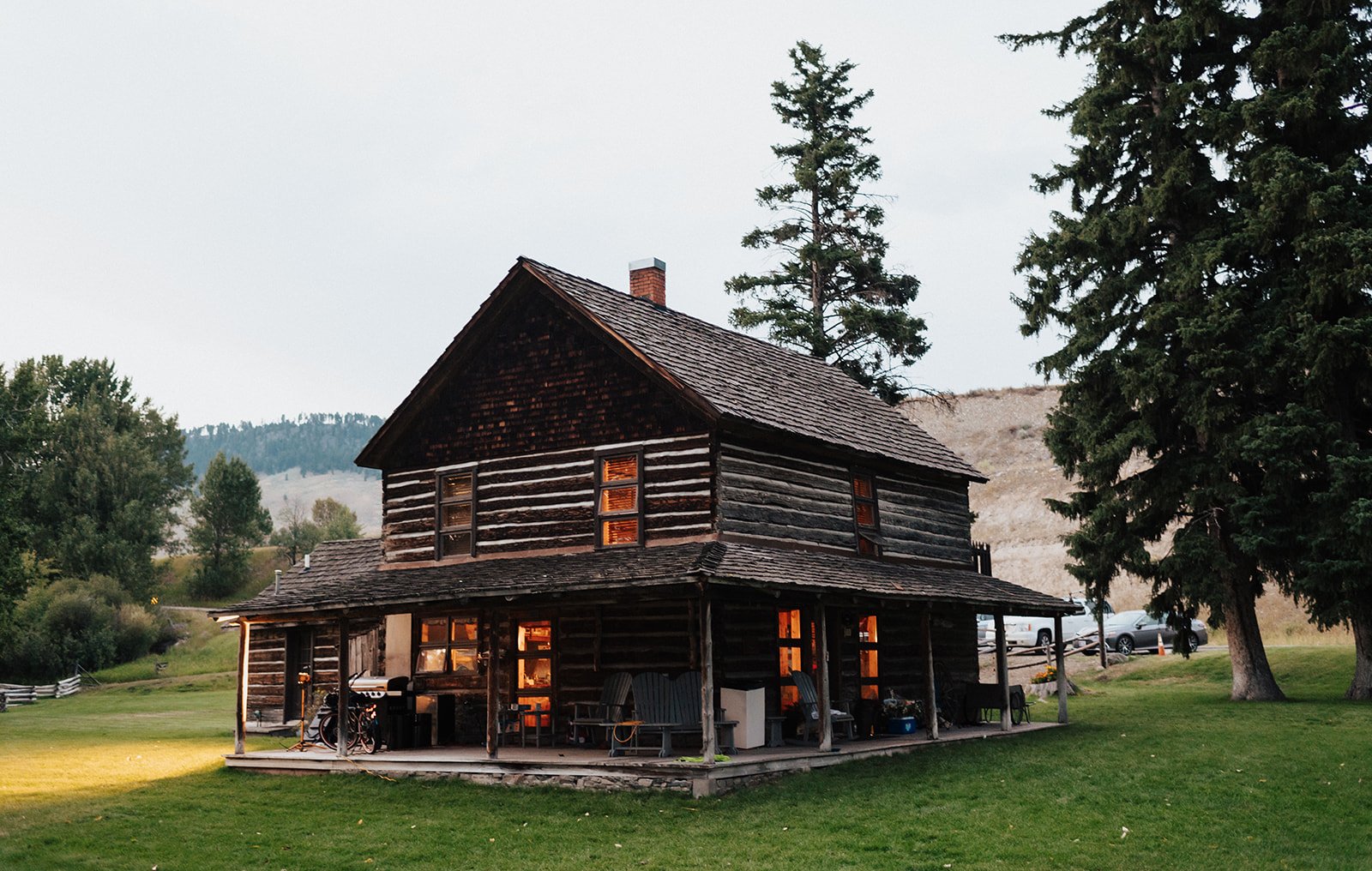 The Old Kirby Place can help plan your dream Madison River Yellowstone Bozeman dream wedding