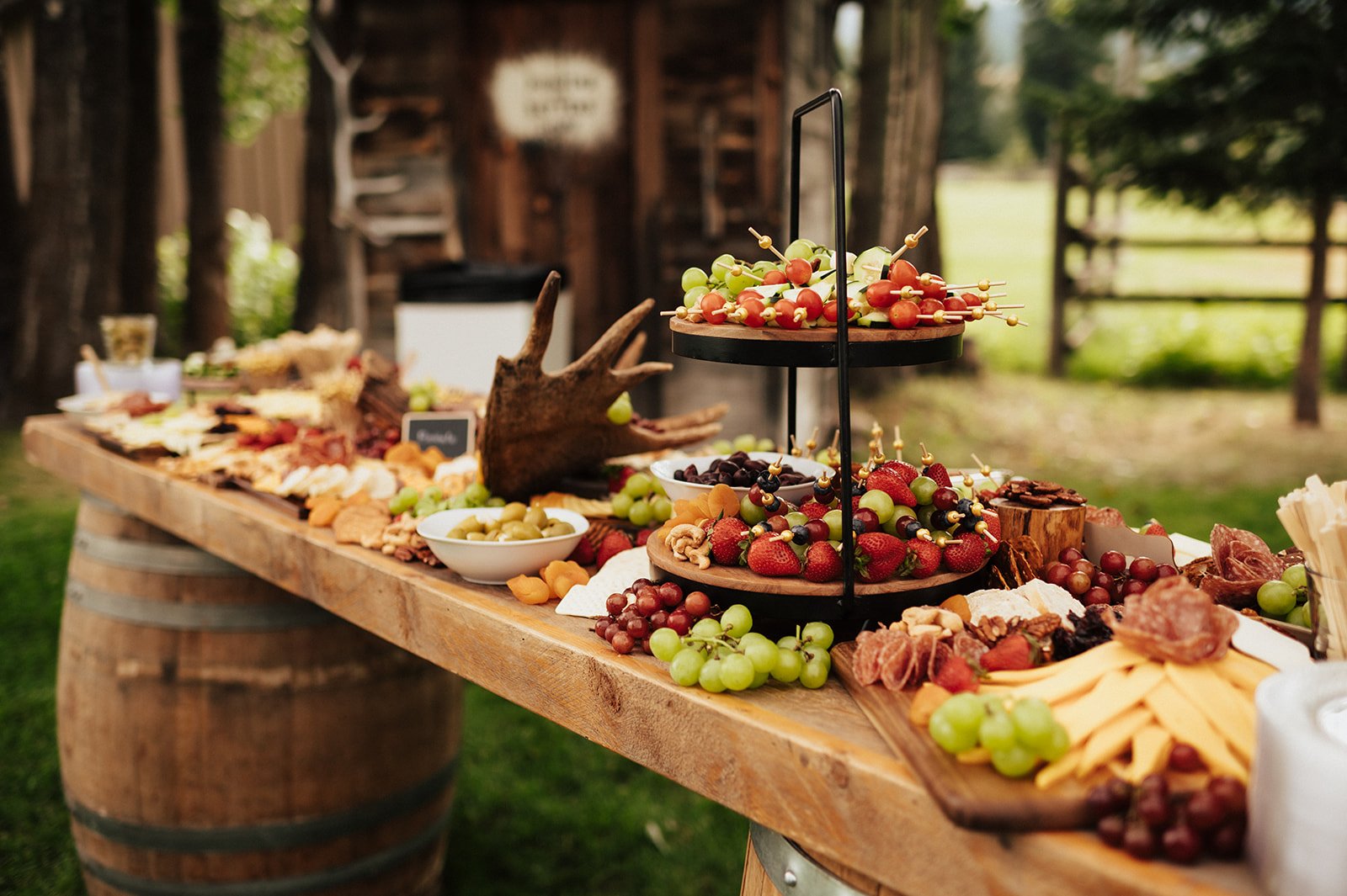 Host the perfect Yellowstone wedding at The Old Kirby Place on the Madison River