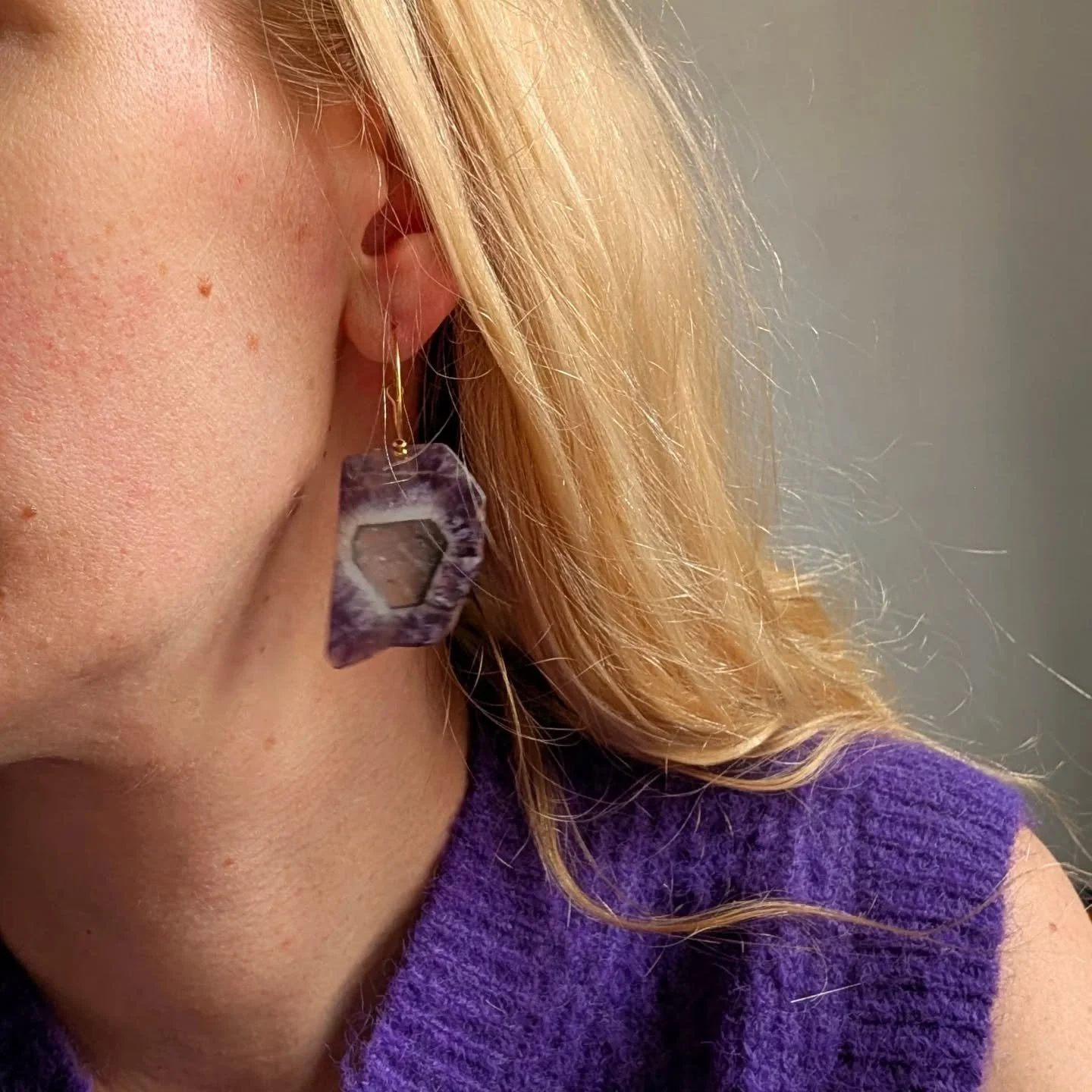 Zoom sur le drop du week end 🪻
Des am&eacute;thystes brutes, des stichtites, des lapis et m&ecirc;me quelques fluorite !
Du violet, du bleu &eacute;clatant pour vous fair me vibrer en couleurs

Vous pouvez les d&eacute;couvrir sur le site

https://w