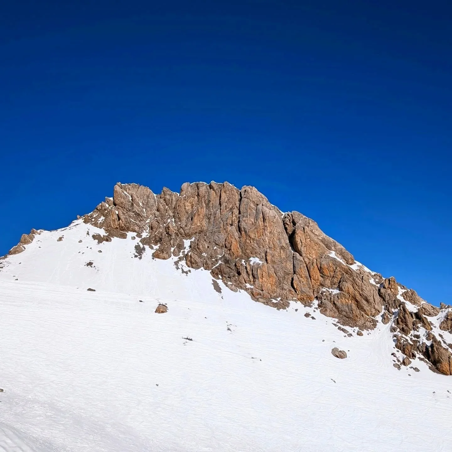 Les hautes Alpes, c'est ici qu'est n&eacute;e mon obsession pour les pierres ✨
Ces lieux sont magiques, suspendus dans le temps et c'est &agrave; chaque fois une pause pour recharger les batteries, au milieu de la nature.
Et puis la claque de ces con