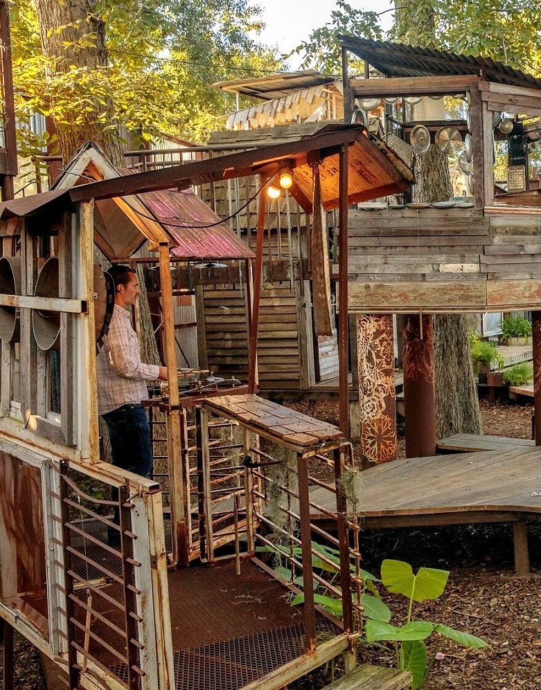 Swamp fall is in full swing, and that means one thing: markets, coffee, and all things spooky! 🕷️🕸️🌒🐊🐈&zwj;⬛ 🎃

I&rsquo;m super stoked to pop up at @titfleabazaar&rsquo;s Spooky Bazaar at @musicbox.village this Sunday &mdash; I&rsquo;ll be doin