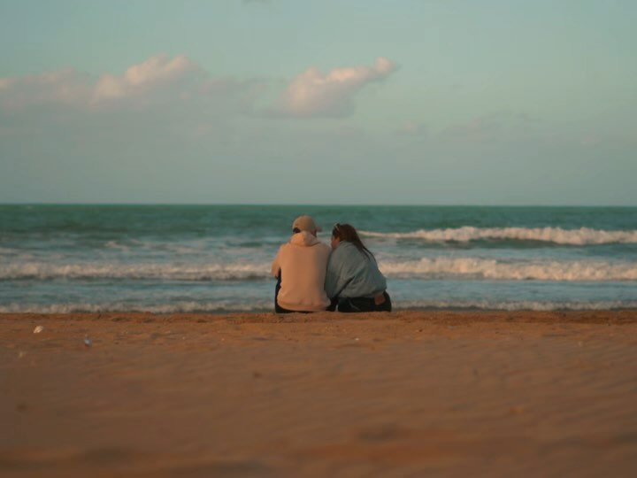 Quand je filme tous ces gens, il se passe tellement de choses dans ma t&ecirc;te haha. J&rsquo;essaye souvent d&rsquo;imaginer leurs vies en me demandant ce qu&rsquo;ils pensaient sur le moment. 

J&rsquo;esp&egrave;re ne pas &ecirc;tre le seul &agra