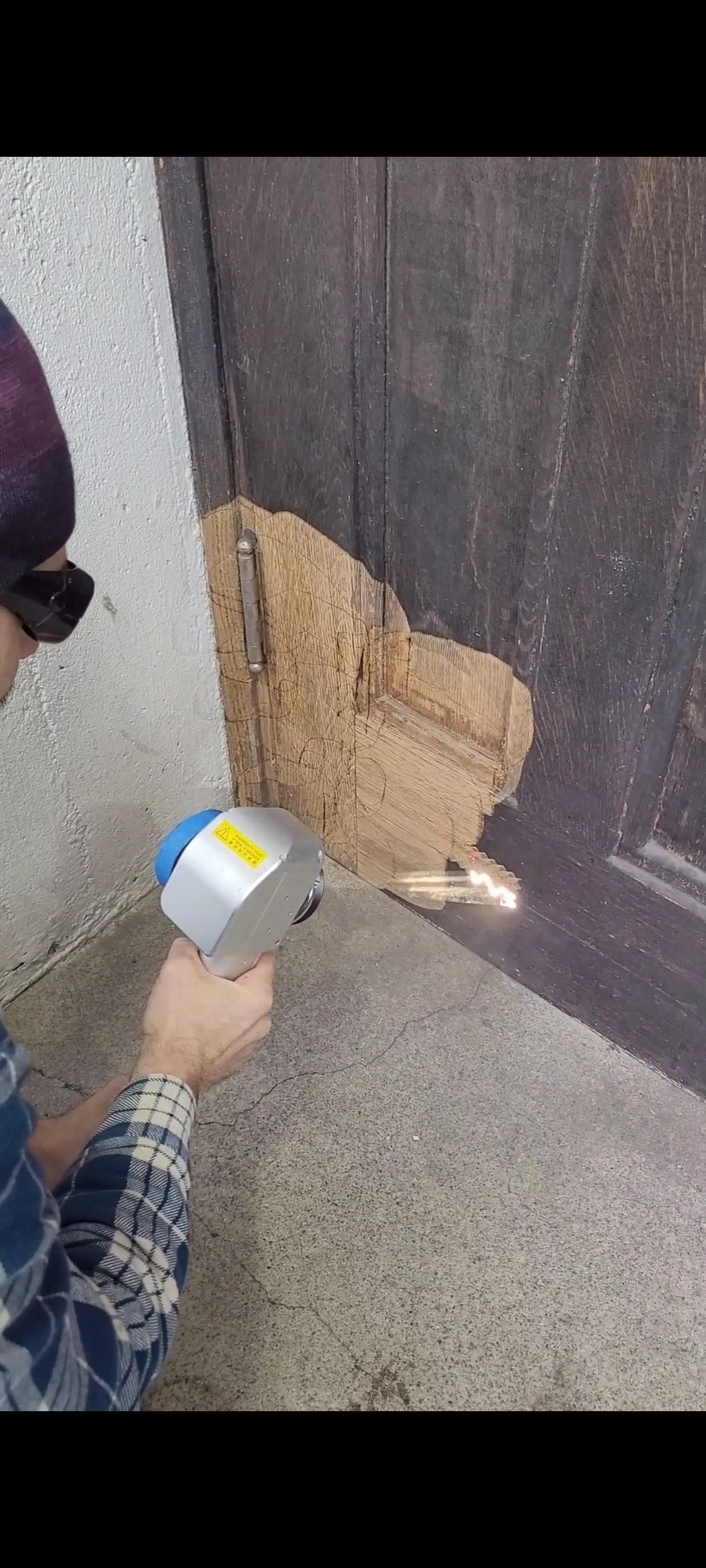 Corrosion removal metal