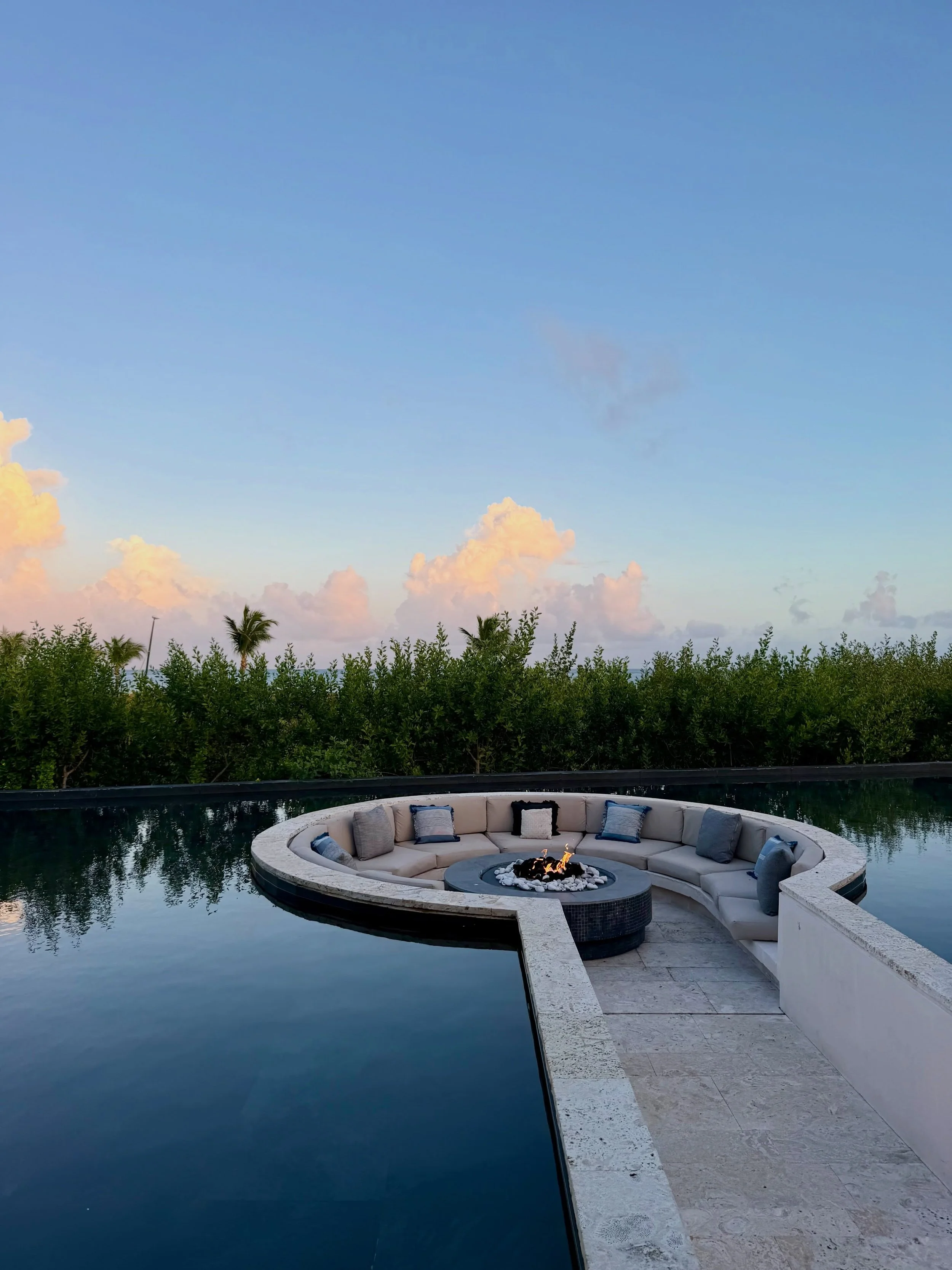 Meet Et&eacute;reo: a stunning boutique resort in Mexico&rsquo;s Riviera Maya by @auberge that is an ideal escape. 🌴

The hotel, with 75 rooms, is smaller than your typical beach resort and has a strong sense of place through the intentional archite