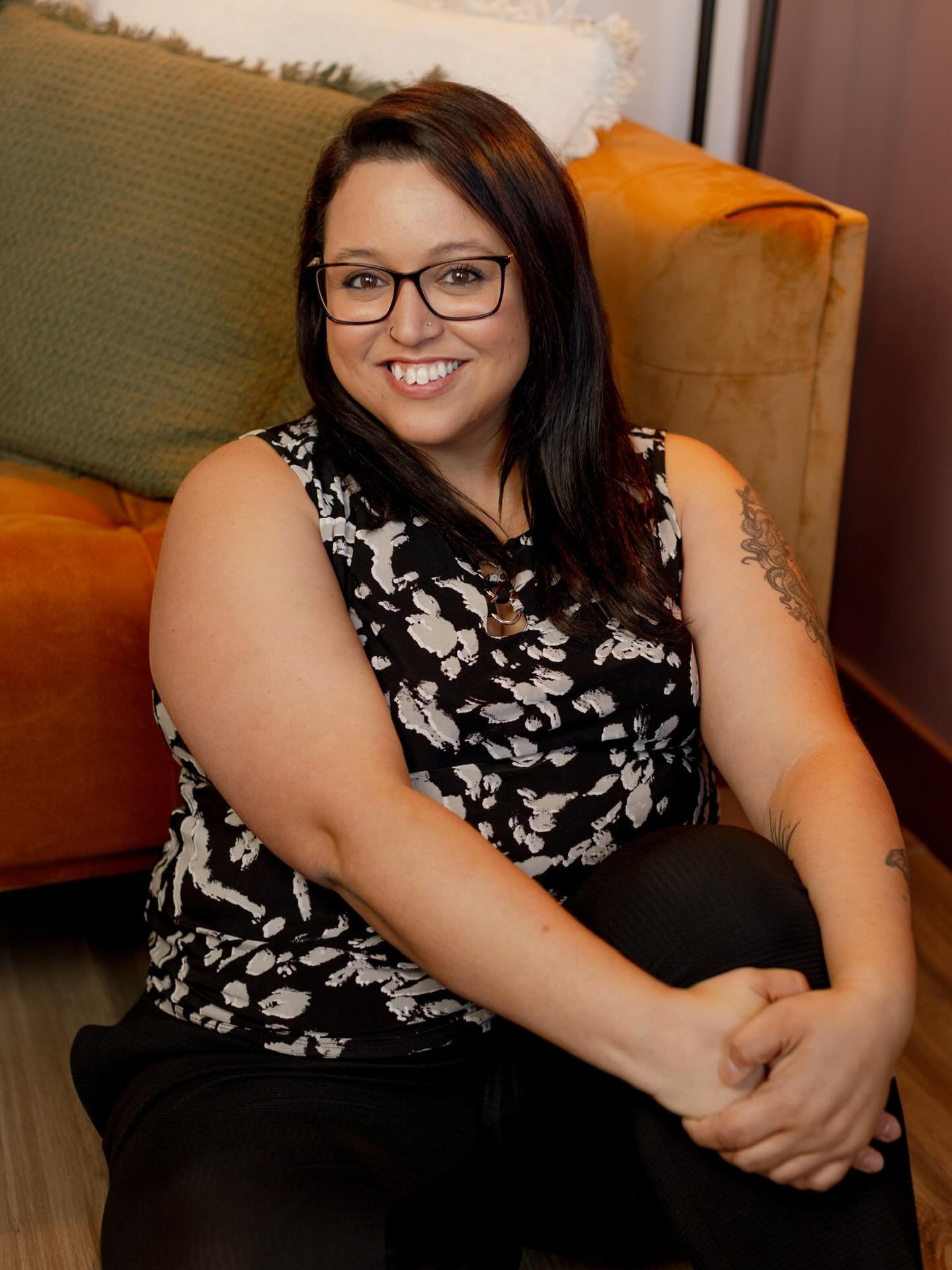 👋 Meet Jessica D&eacute;nomm&eacute;e, Master&rsquo;s-level clinician.

I care deeply about the emotional well-being of children, youth, and the caregivers who support them. I strive to create a space where people can show up exactly as they are. Wh