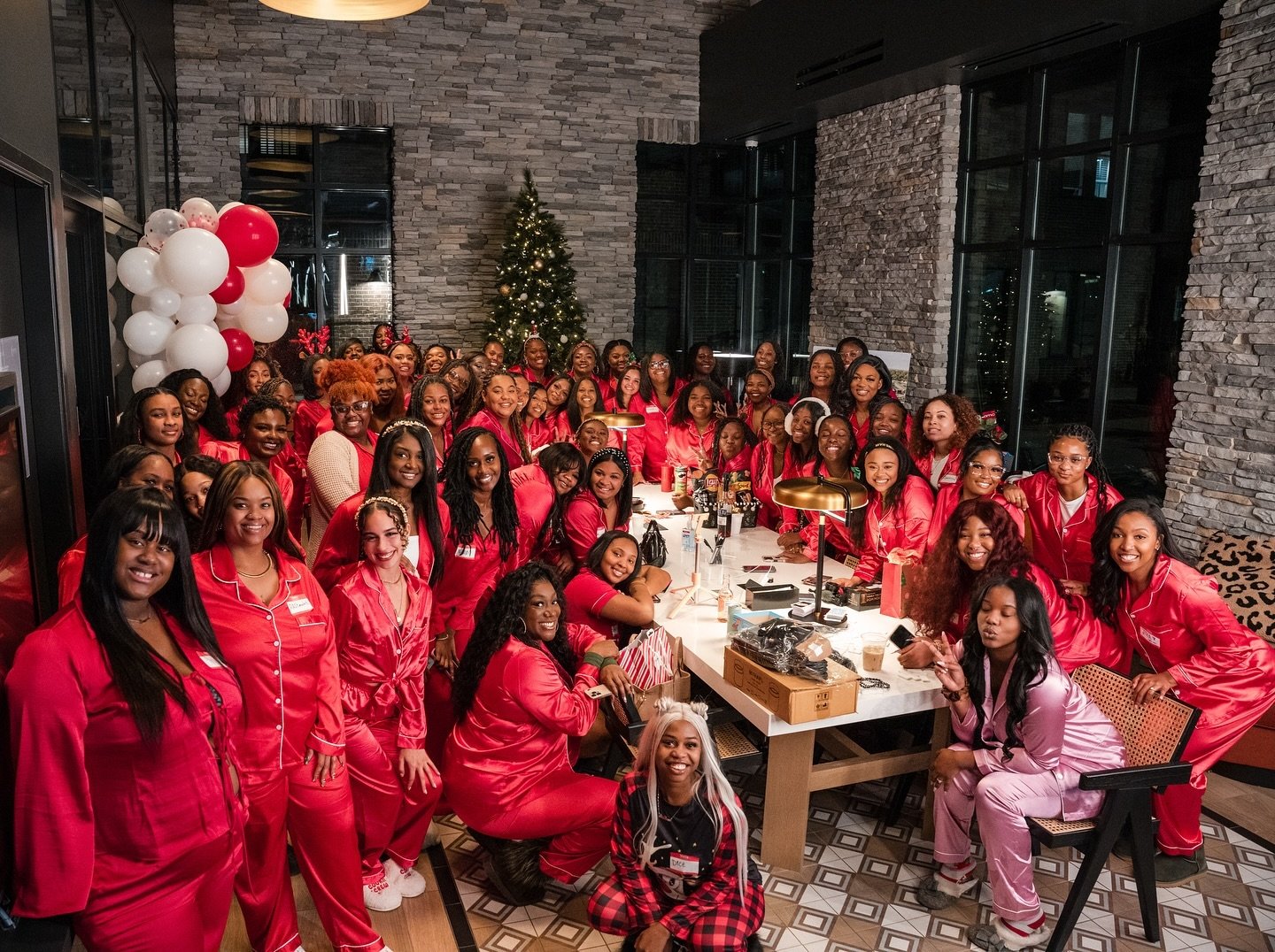 Merry Christmas from us to you! ❤️🎄

📸: @visuals.ao 

#sistersinthetriangle #raleighnc