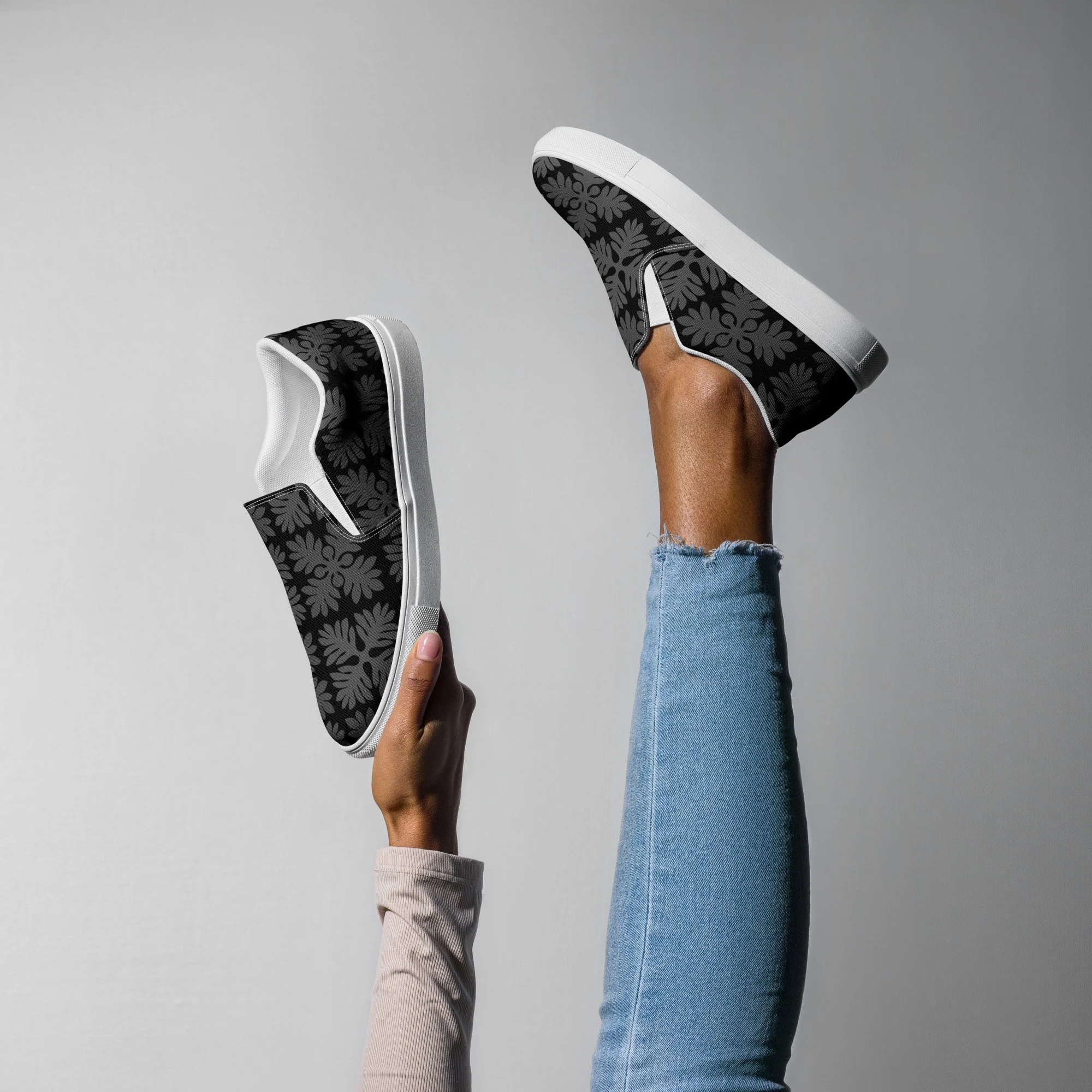 Ulu Quilt Pattern (Gray/Black) Women’s Slip-On Shoes