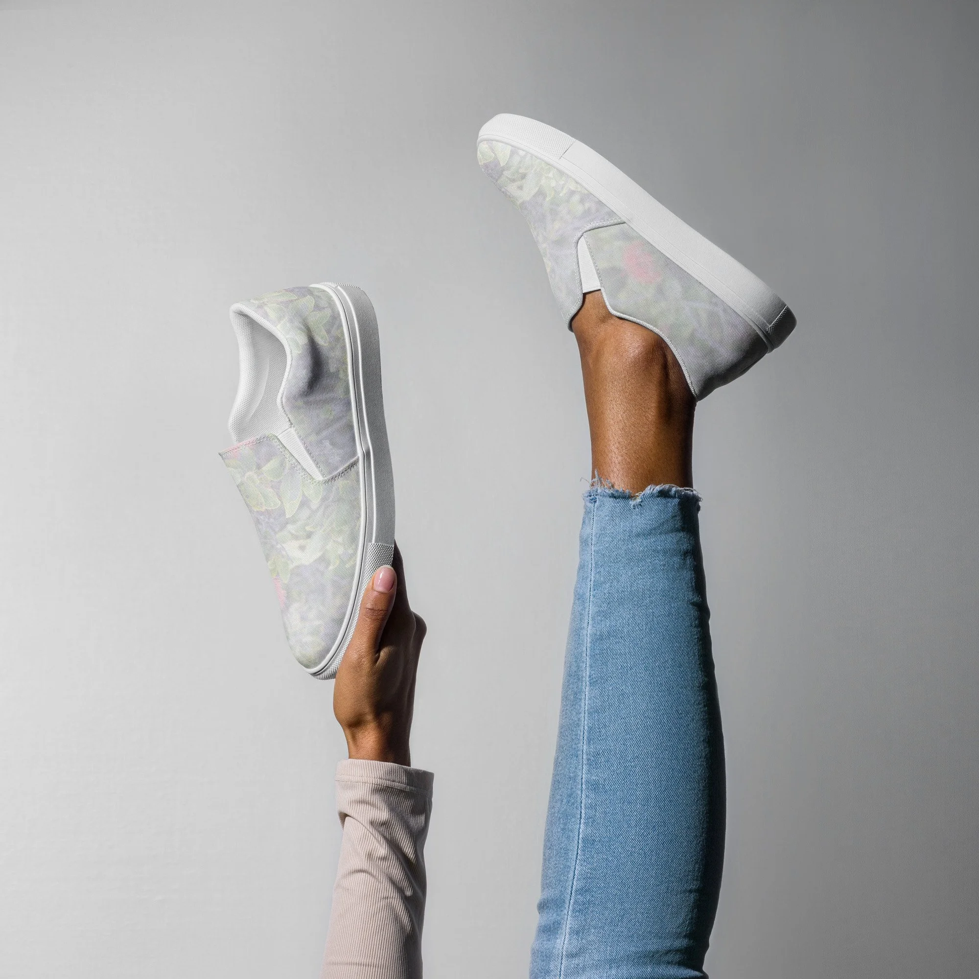 ʻŌhiʻa Realtree White Slip-Ons
