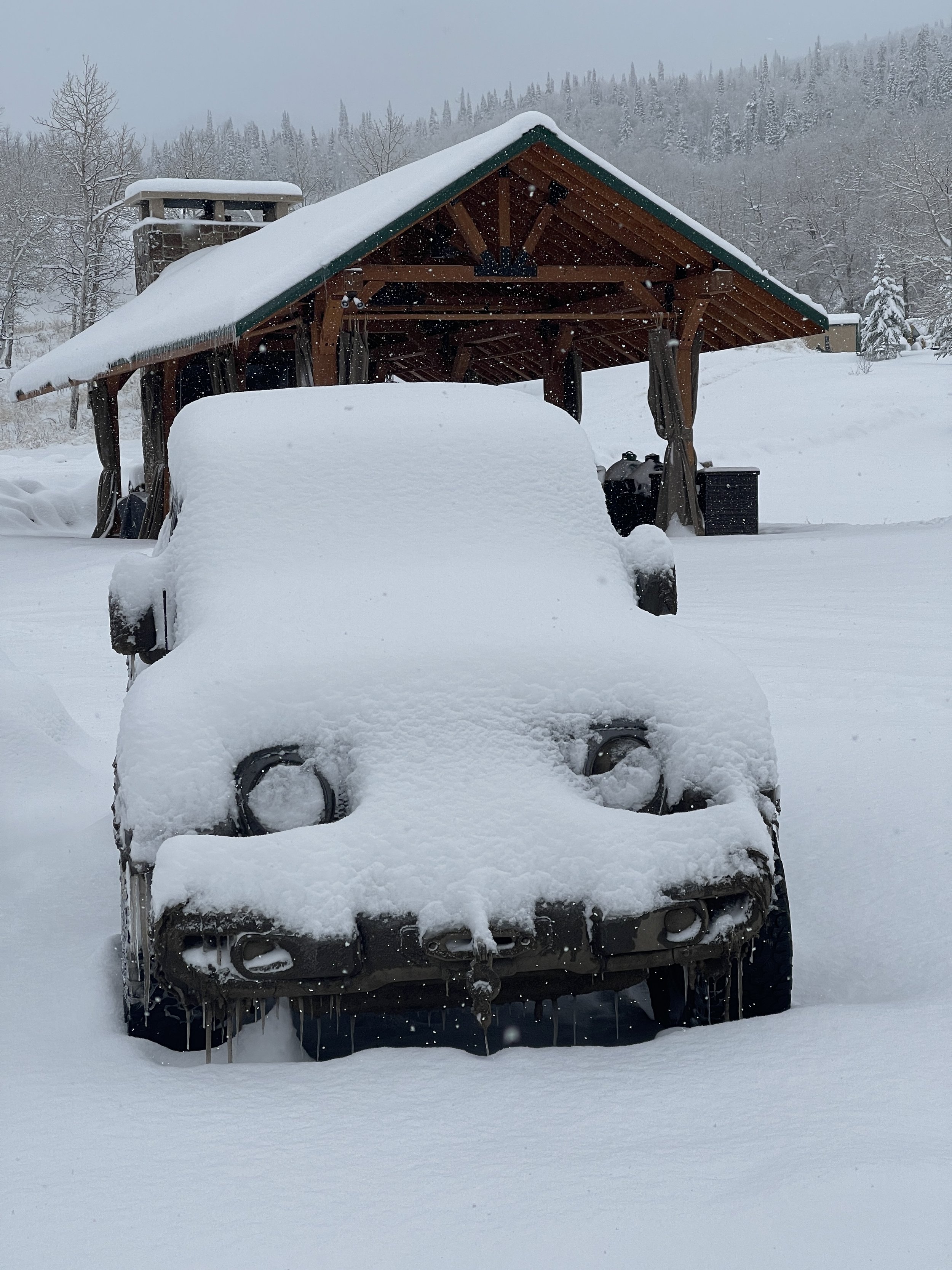 camp_snow_jeep_01.JPG