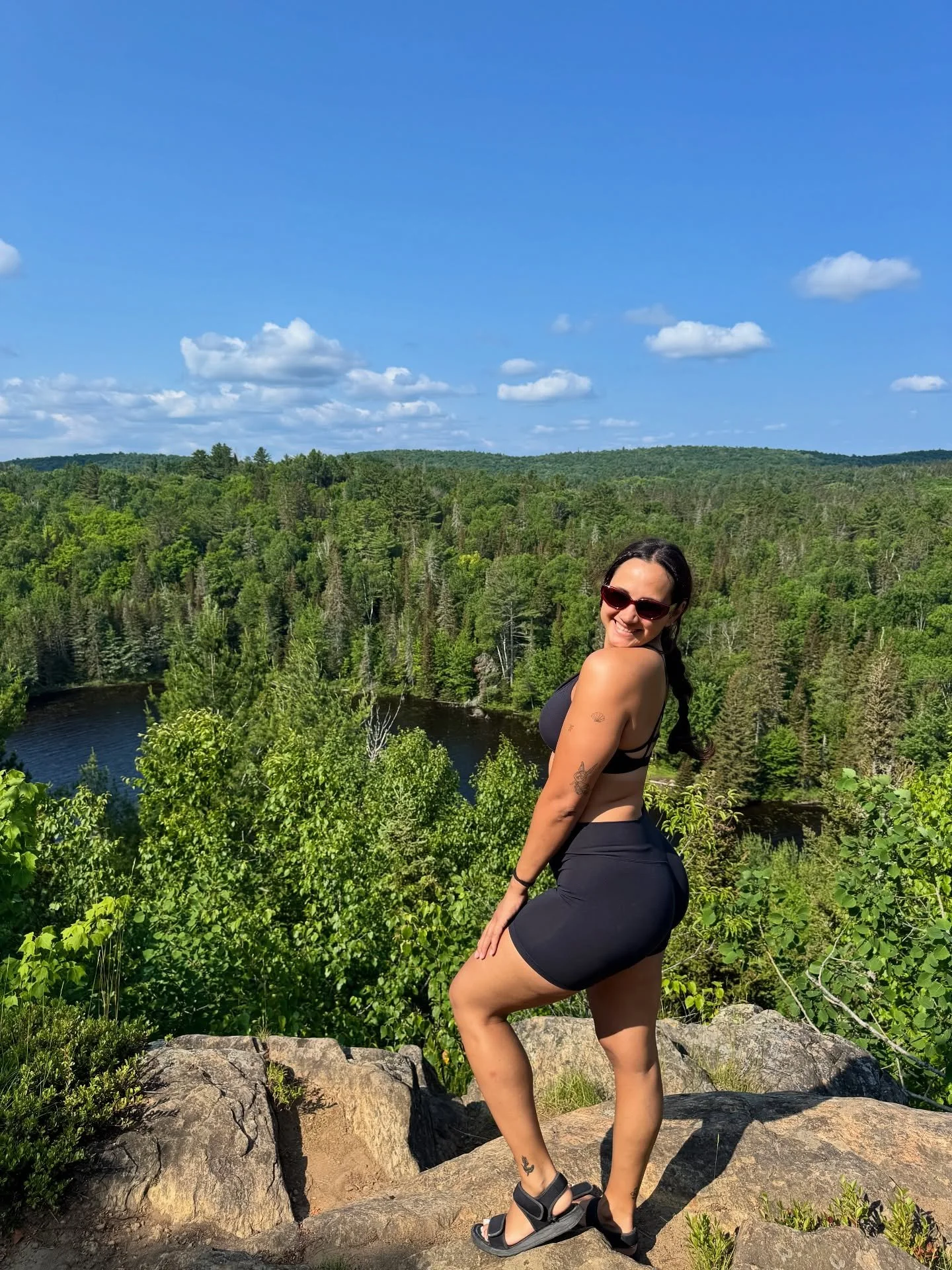 Little recap of My Canadian summer in Algonquin Park 🌲

And of course I had to jump in the lake on our last day even when it was only 10 degrees out lol swipe to the end to see!!!