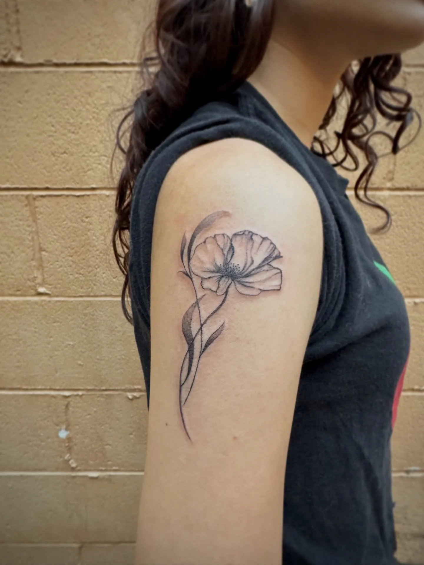 I love every single time I get to tattoo a poppy flower 😍

#sacramentotattooartist #sacramentotattooshop #poppytattoo #blackandgreypoppytattoo