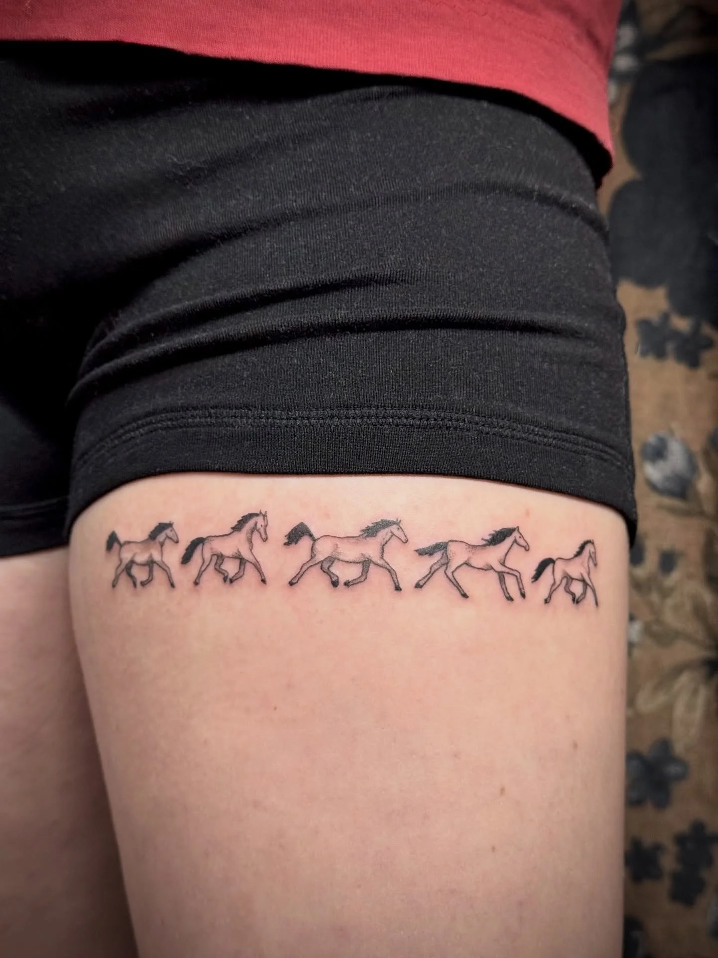 Obsessed with this horse tattoo! It reminds me of those old zoetrope toys of early animation. Such a fun idea! 

#thightattoo #sacramentotattooartist #horsetattoo