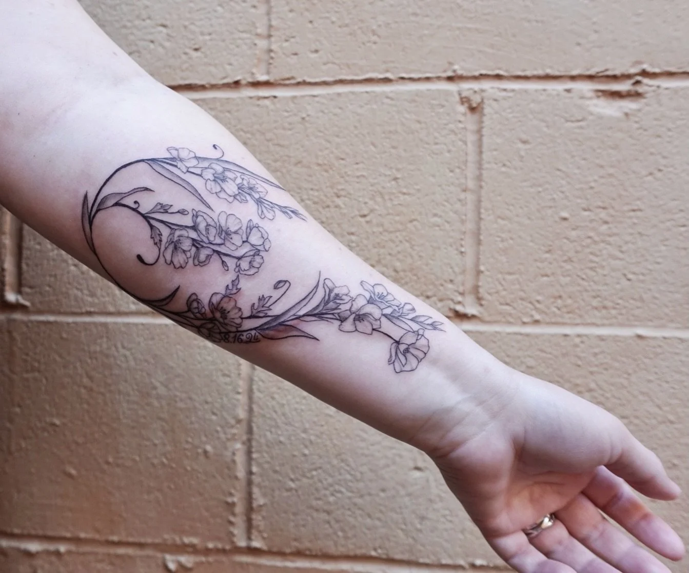 I loved doing this piece for her. We used part stencil, part freehand. Specifically placed to cover scars and give her something beautiful 🖤

#sacramentotattooartist #sacramentotattooshop #scarcoveruptattoo #floraltattoo