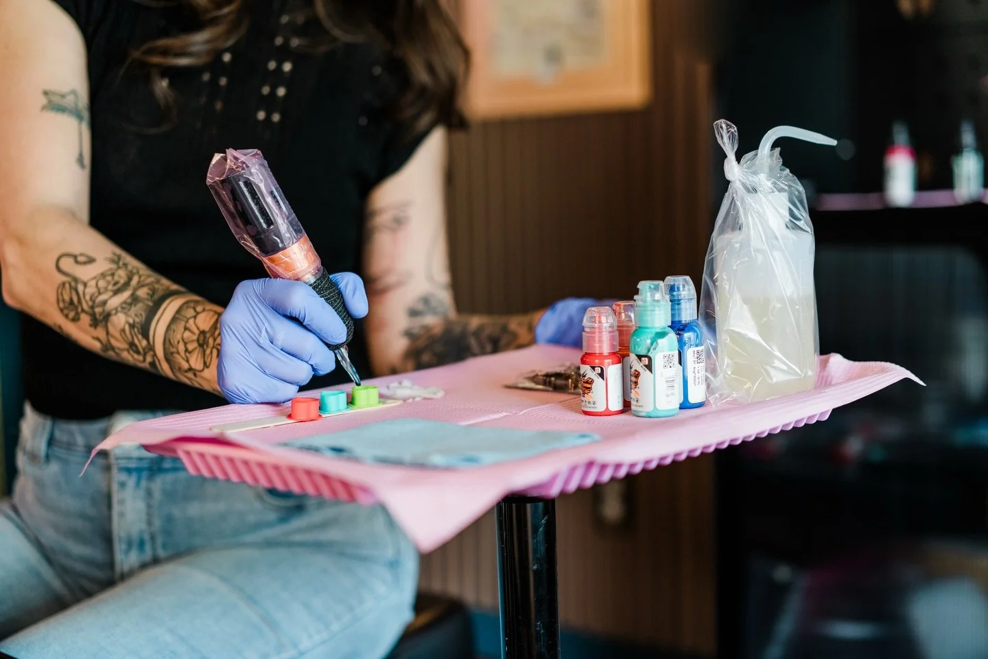 Prepping my station and dreaming up new tattoos ✨

March books are officially OPEN and Friday the 13th Flash Fest is coming up (details soon 👀).

If you&rsquo;ve been thinking about getting tattooed this spring, I&rsquo;d love to work with you 🌿
Li