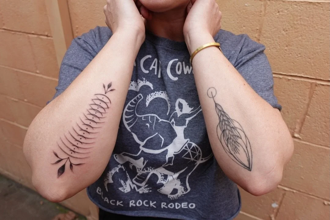 Echo and Barley, the names of her pups 🥹
Echo waves are fresh and the barely grain is all healed up. 

#petmemorialtattoo #petsnametattoo #dogmemorialtattoo #sacramentotattooartist