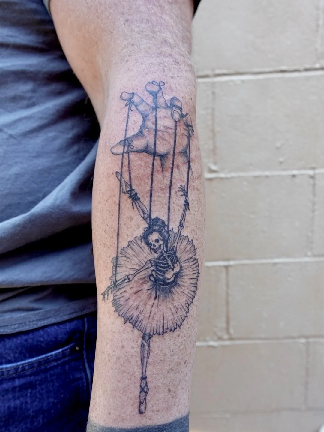 I am so stoked on this piece! I would absolutely love to do more concepts like this! Creepy/spooky/highly detailed/conceptual/creative 

#sacramentotattooartist #spookytattoos #tattooartistsacramento
