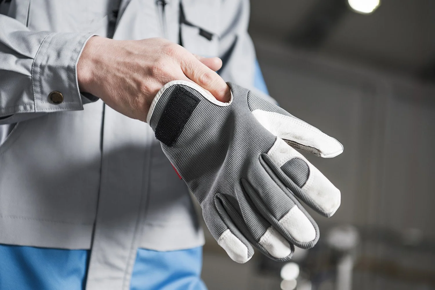 worker-wearing-gloves-2025-03-13-02-51-31-utc.jpg