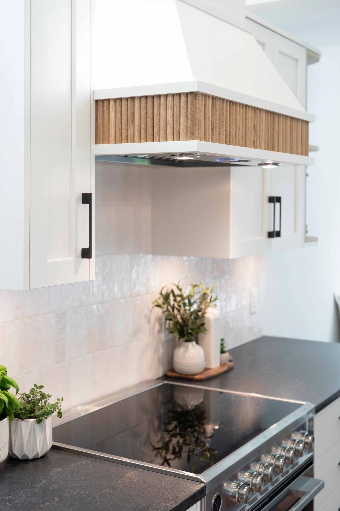 vancouver-kitchen-range-hood-helen-adams-design.jpg