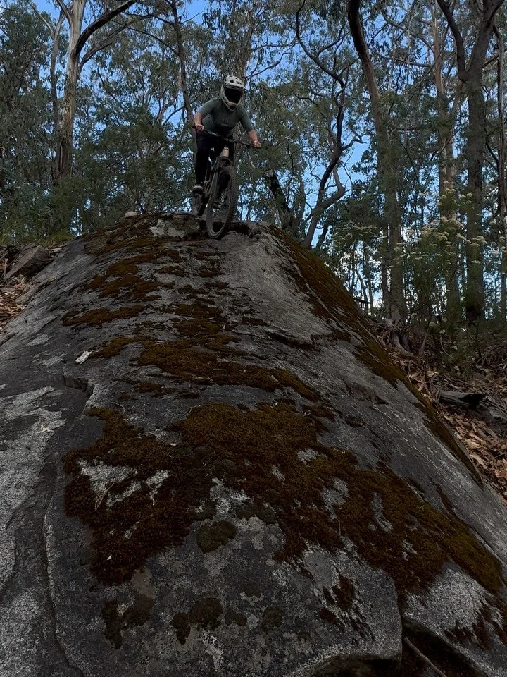 Another @mttumbarumba post because I miss it!! Big boulders, a million corners, janky technical blue trails, fun green tech (!!!) and flow, beaut bush and the sort of challenging black trails that you could ride five times and in five different ways.