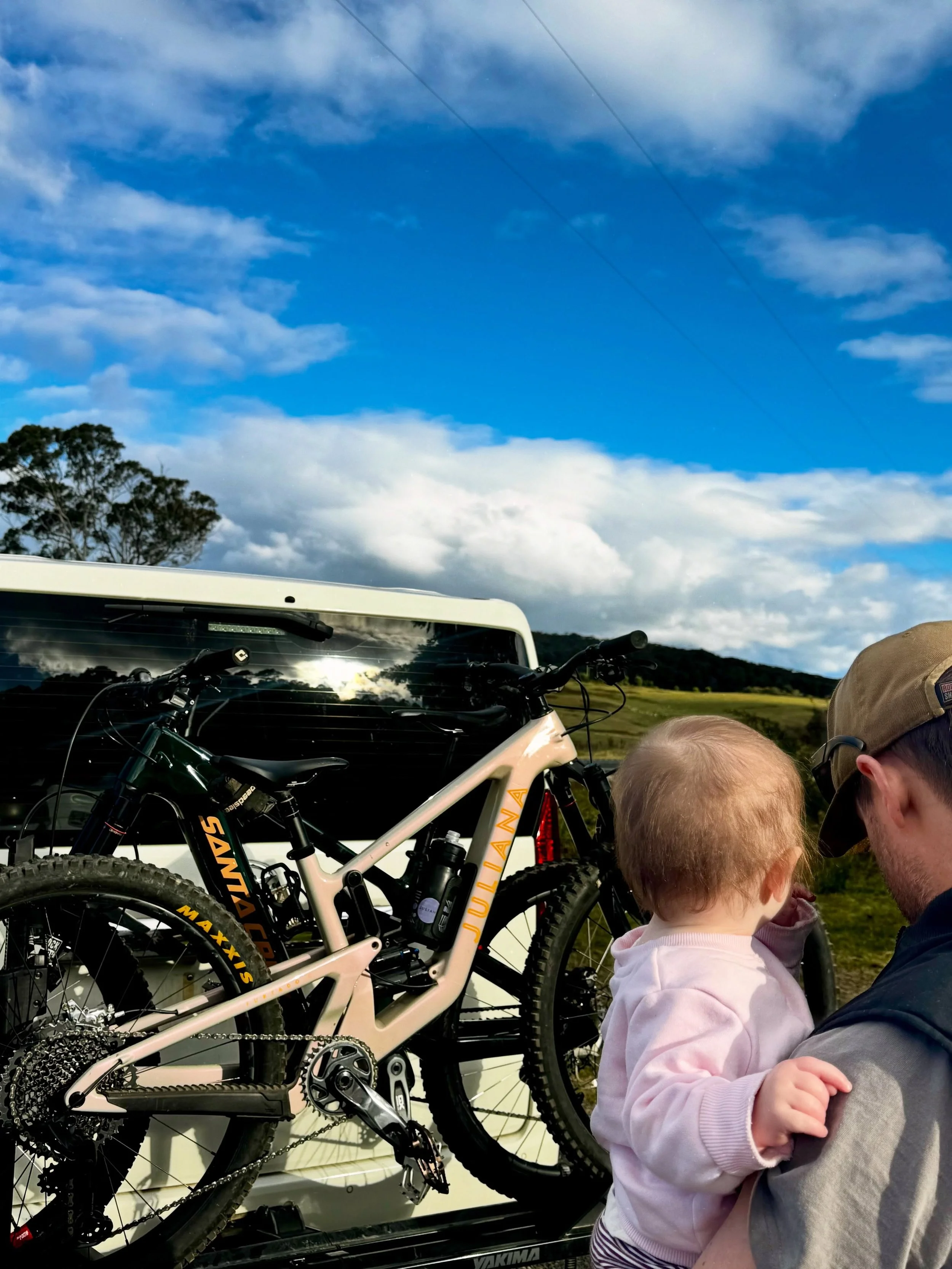 Exploring new trails looks quite different now but there&rsquo;s nothing like a last minute trip to the coast for some surf n turf: early nights, trailhead picnics, a full moon rise and that perfect early winter south coast feel. 
I spent some time p