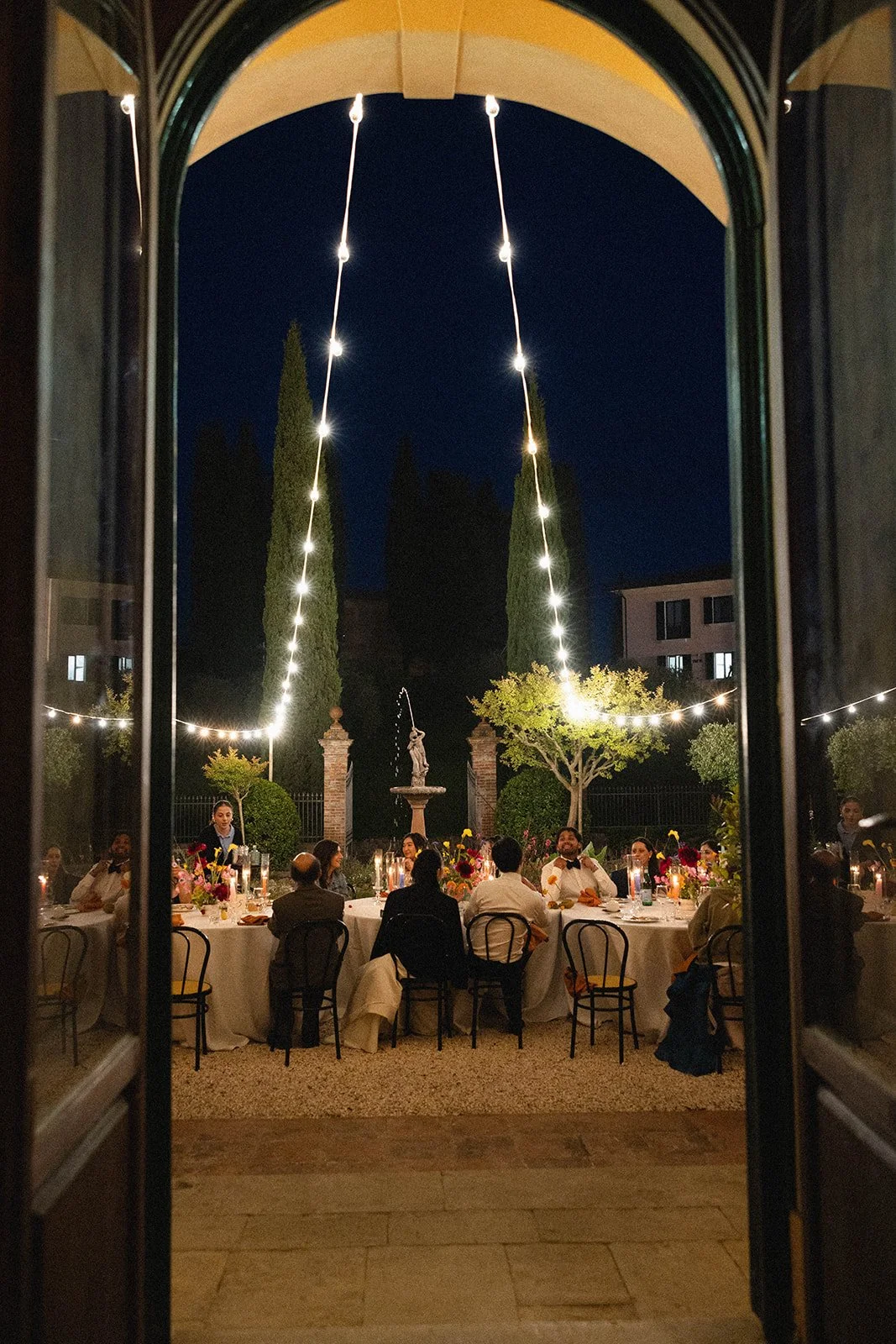 artistic-wedding-table-styling-tuscany.jpg