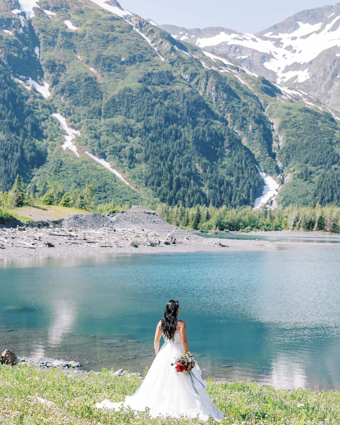 Alaska you&rsquo;re so beautiful and the perfect backdrop for this bridal session! 
.
.
.
.
.
#alaskaweddingphotographer #alaskadestionationwedding #alaskabride #alaskaelopementphotographer #alaskaglacierwater #alaskaweddings #alaskaweddingphotograph