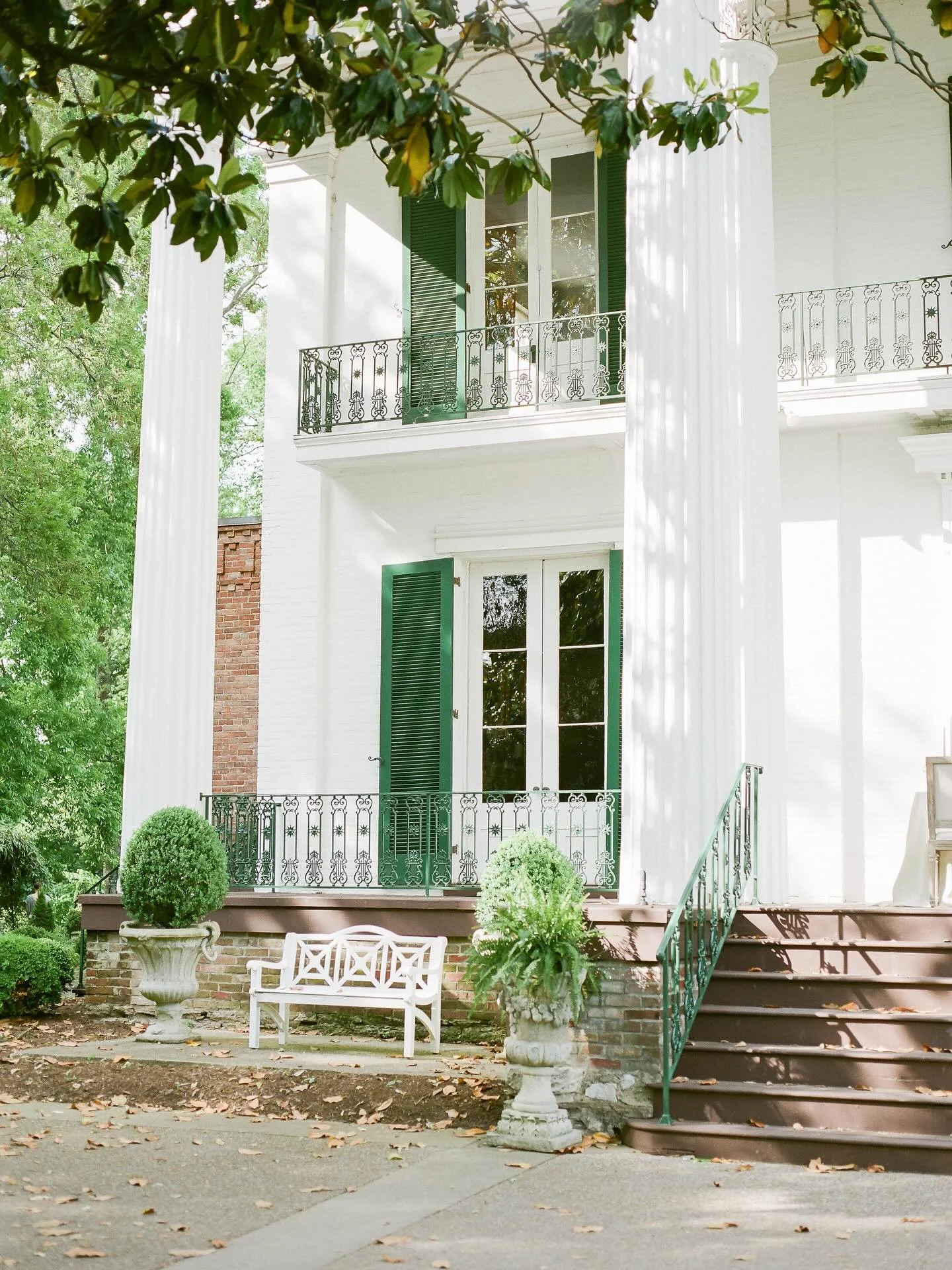 I&rsquo;m excited to be heading back to Tennessee for Heidi + Brandon&rsquo;s wedding. 
I&rsquo;m reminiscing on this beautiful day spent at @riverwoodmansion 🤍
.
.
.
.
.
#tennesseeweddingphotographer #nashvilleweddingphotographer #nashvilleweddingv