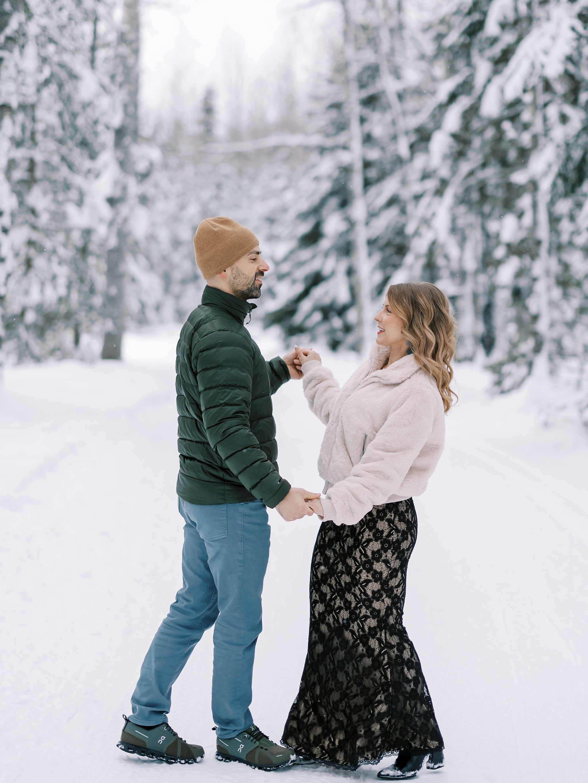 WinterEngagementPhotos-AnchorageAlaska-RachelTweggsPhotography-19.jpg