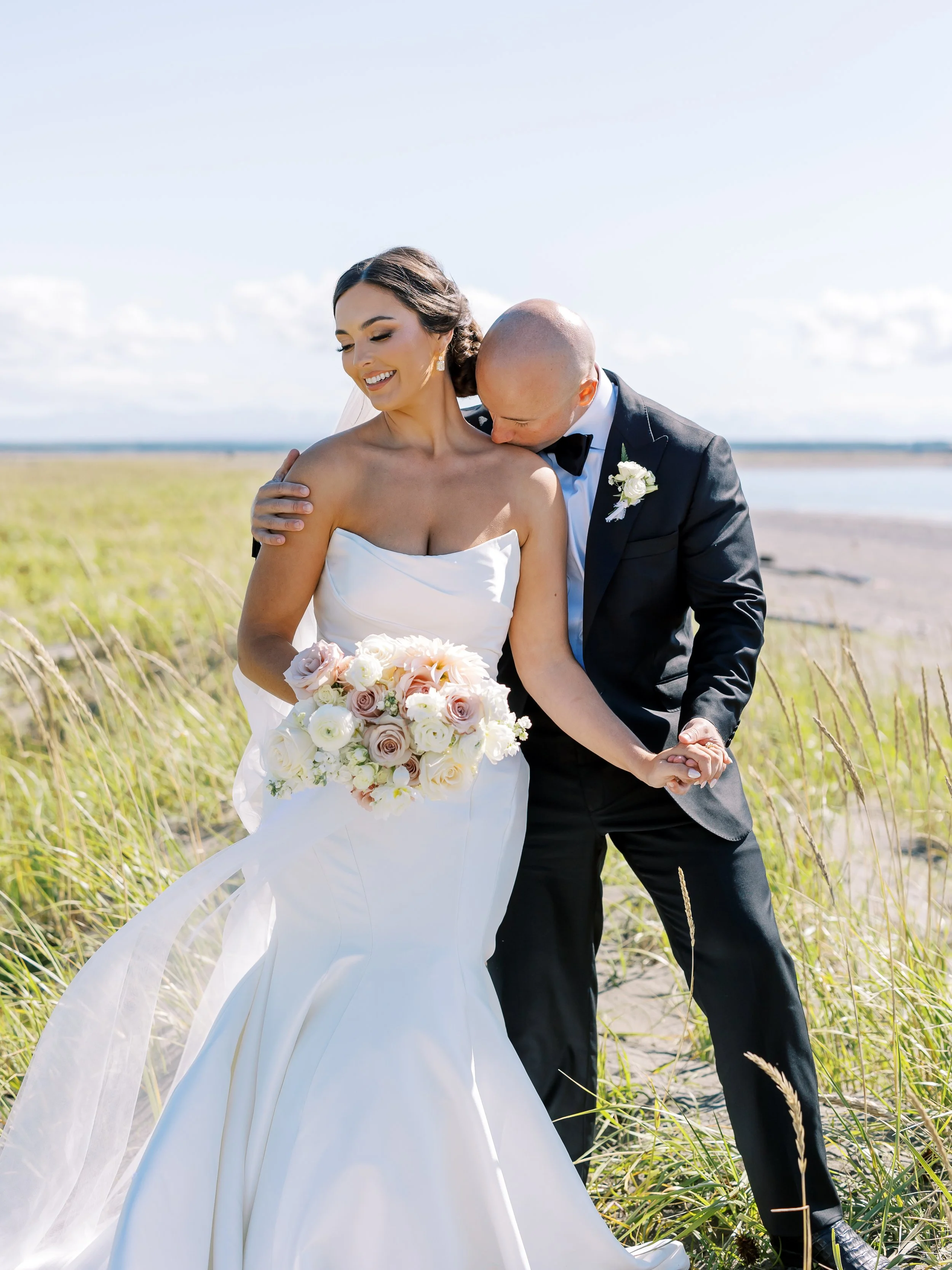 AlaskaWedding-CusacksontheKenai-RachelTweggsPhotography-142.jpg
