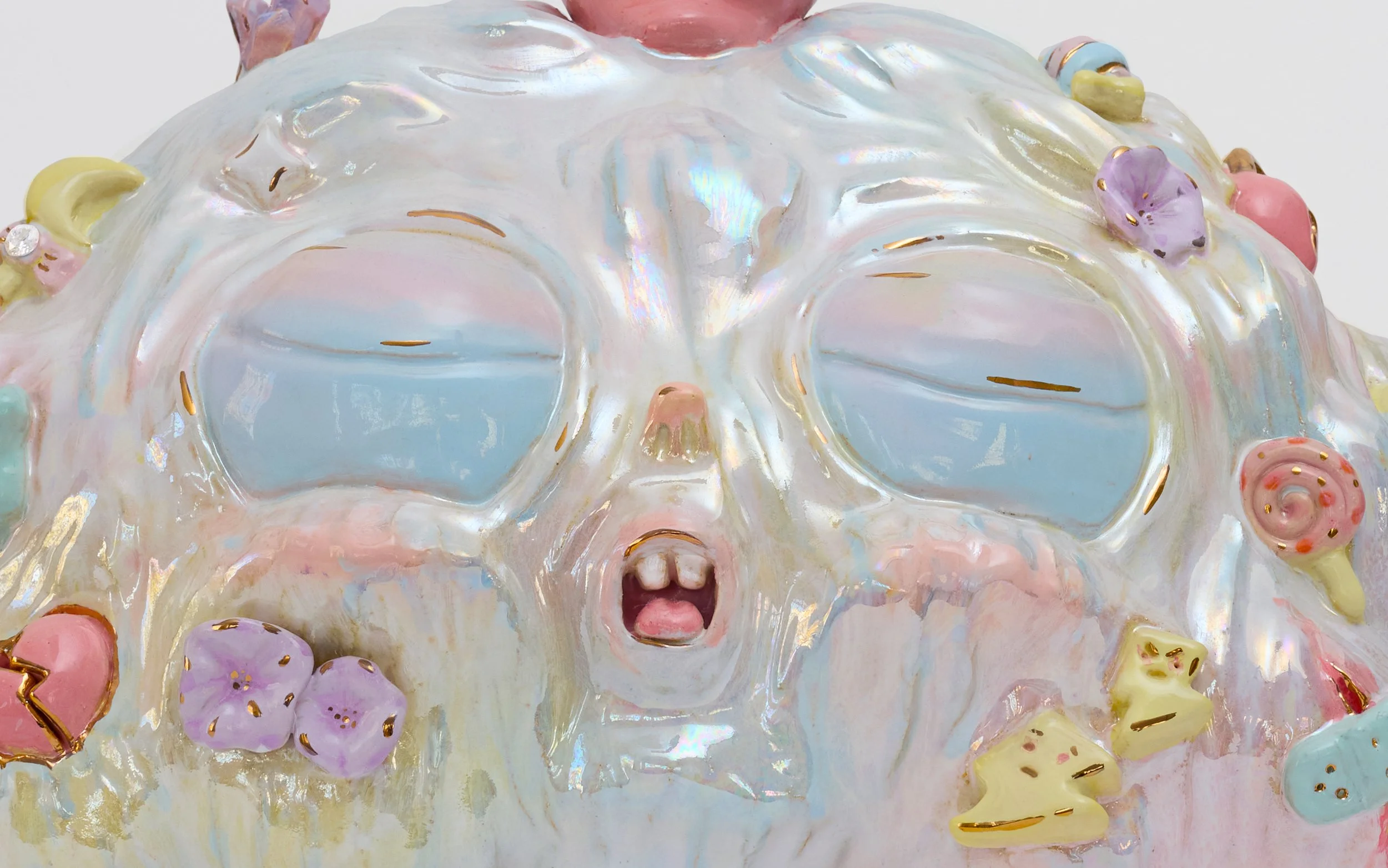 iridescent ceramic cloud sculpture by Portuguese artist Maria Imaginário