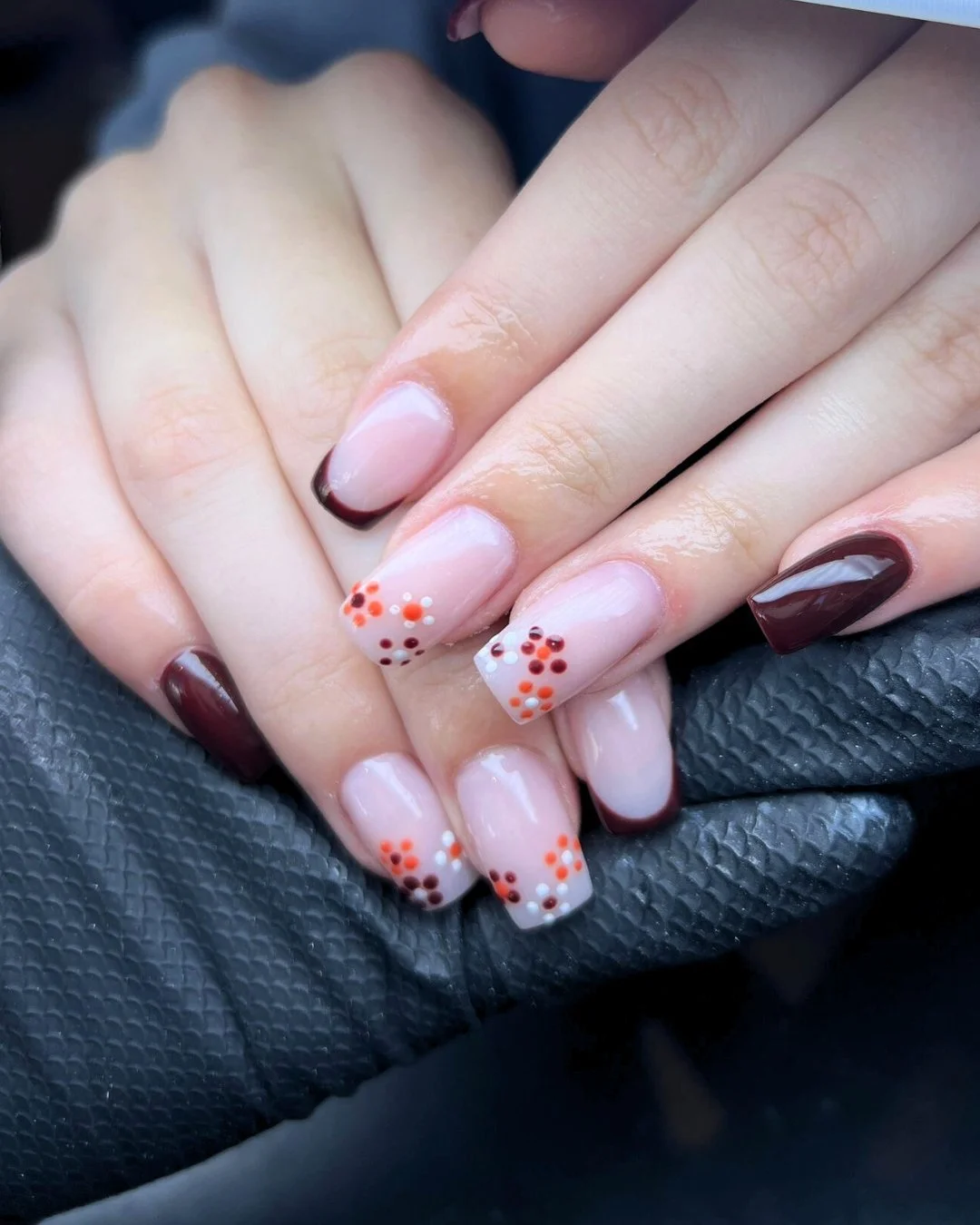 Autumnal tones 🧡🤎

We&rsquo;ve been loving working with HONA products, it lets us create the most beautiful, precise designs while also being gentler and safer for your nails. 

#beautysaloncornwall #nailscornwall #nailsaloncornwall #nailtechcornwa