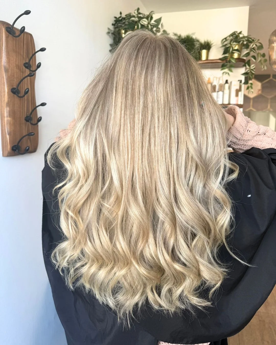 This full head of highlights lifted so beautifully, we didn&rsquo;t even need a toner. The result? Bright, seamless colour with that fresh, sun-kissed glow. Perfect for keeping things light, natural and effortlessly blonde 💛

#hairsaloncornwall #new