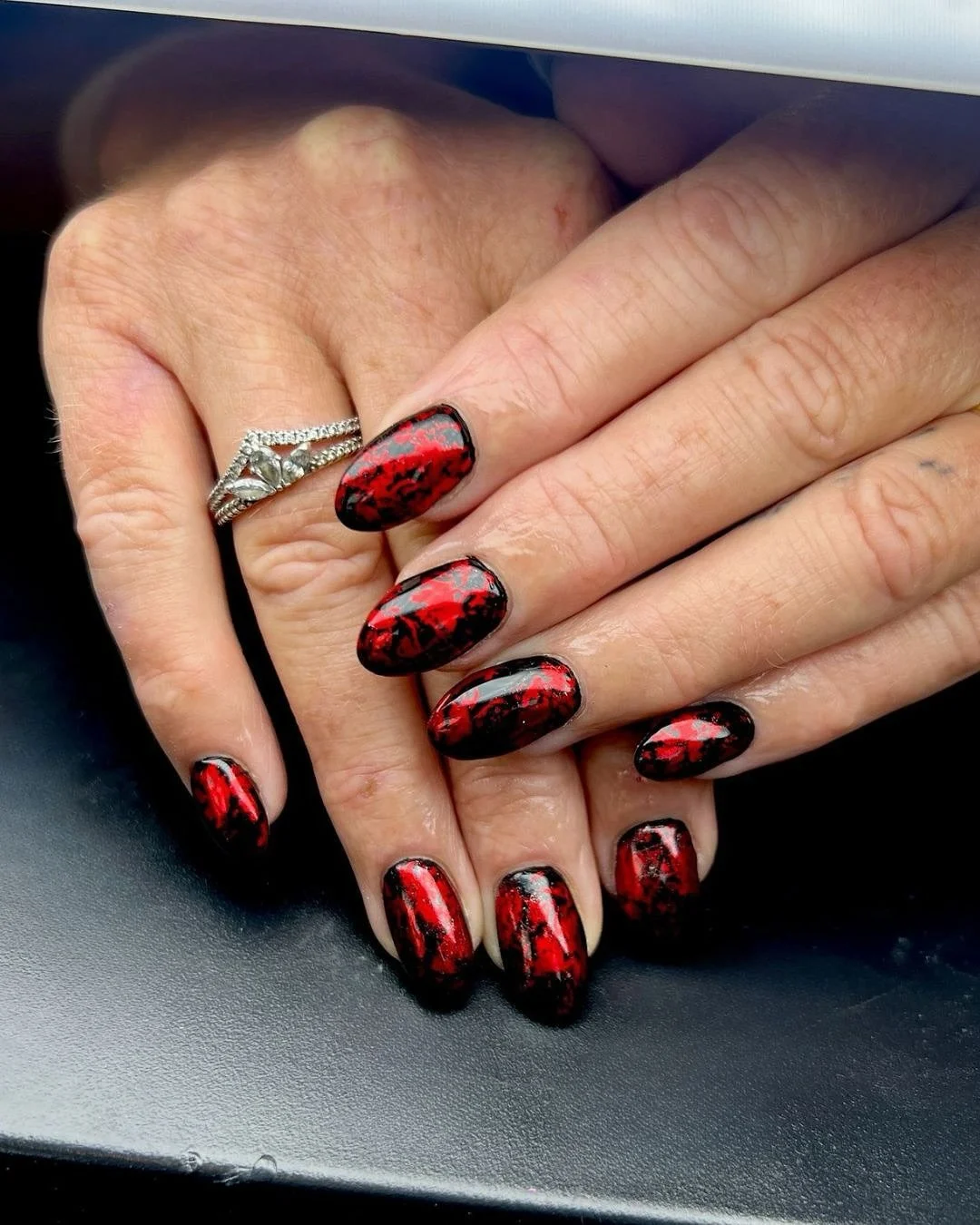 We’ve been loving all the deep tones, glossy blacks, rich reds, and tiny detailed designs coming through this week. A little bit witchy, francenstein glam, just in time for Halloween π
#beautysaloncornwall #nailscornwall #nailsaloncornwall #n