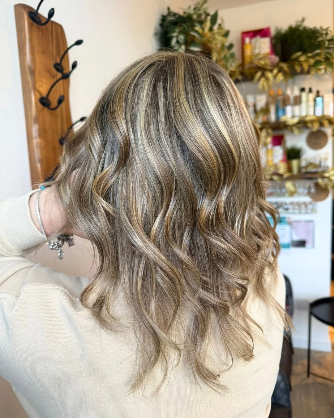 Soft, subtle balayage with warm caramel tones ✨

Blended, low-maintenance and perfect for adding a bit of warmth without going too bold this winter. 

Hair by @paigelittlehair 
Products used @milkshakehairuk 

#hairsaloncornwall #newquayhair  #hairdr