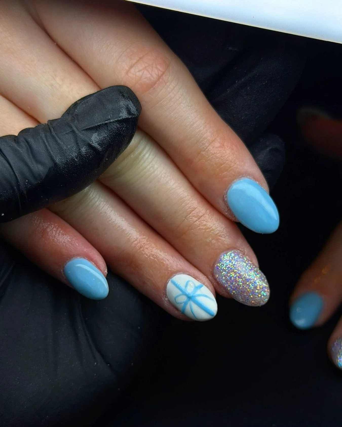 Our take on the January blues 💙 Sometimes a fresh set in a pop of colour is all it takes to lift the mood. Throw in some sparkle and delicate detail too &hellip;. such a nice change for this time of year.

 #nailscornwall #nailsaloncornwall #nailtec