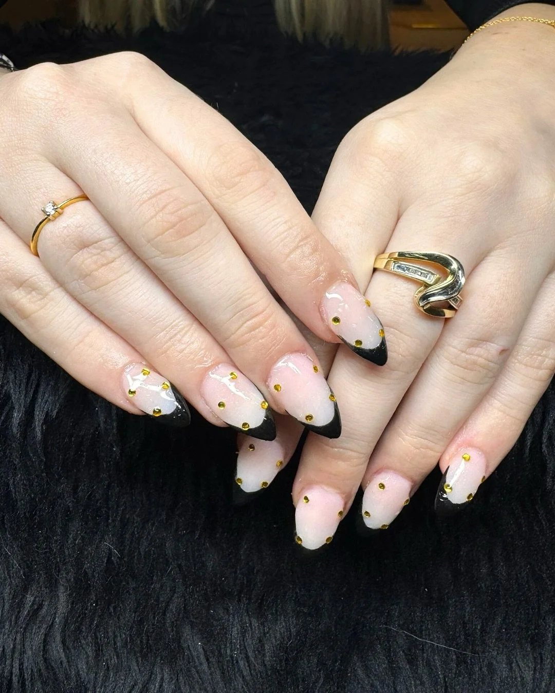 Black tips and accents of gold&hellip; is it Friday night yet, we want to go out and show off this set of nails 🥂

Nails by @shorty_penny86 
Producst used @homeofnailart 

#nailscornwall #nailsaloncornwall #nailtechcornwall  #beautysaloncornwall #ho