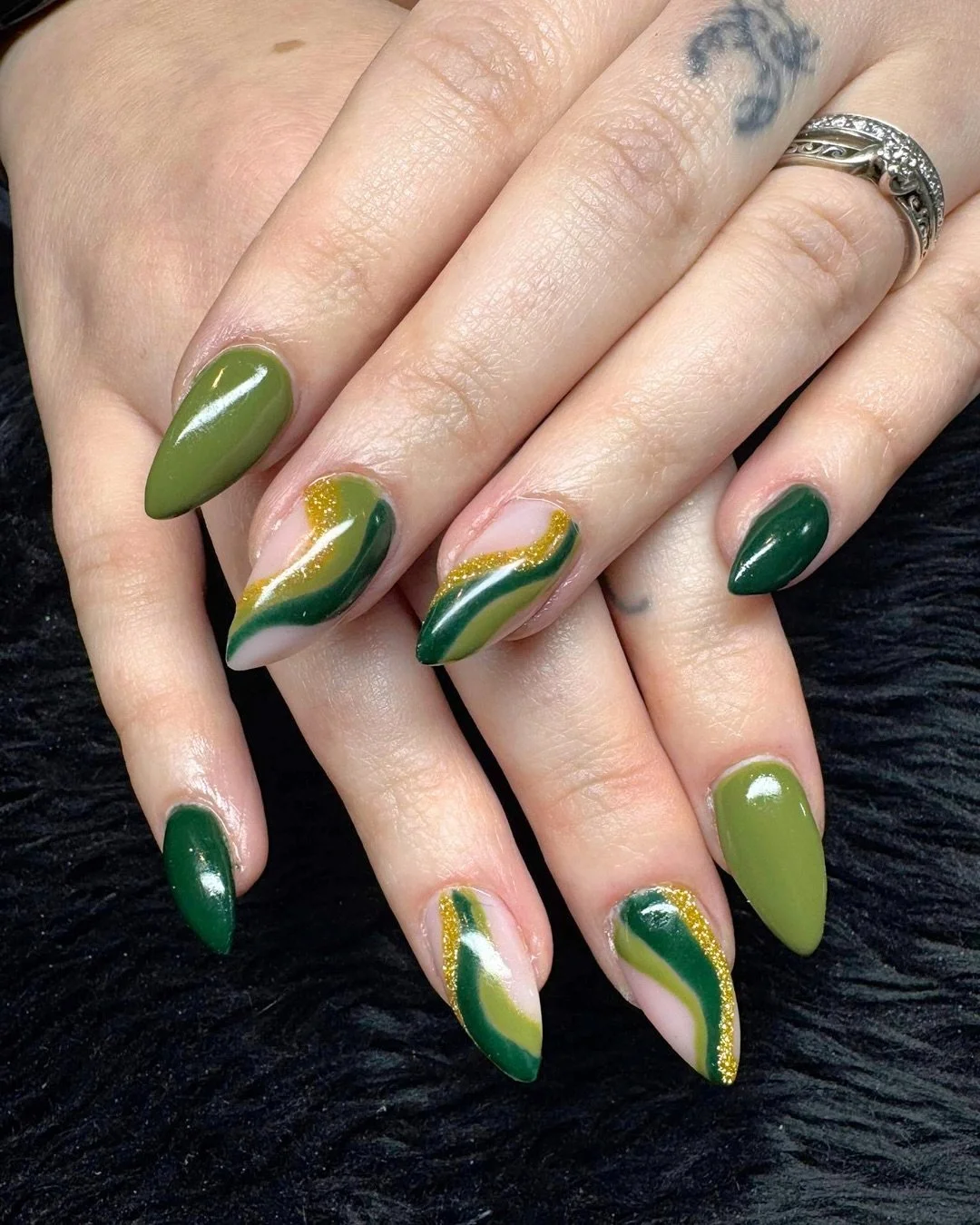 A mix of green tones with a bit of movement through the design, keeping things interesting without going too bright or over the top 💚

Nails by @shorty_penny86 
Products use @homeofnailart 

#nailscornwall #nailsaloncornwal  #beautysaloncornwall #ho