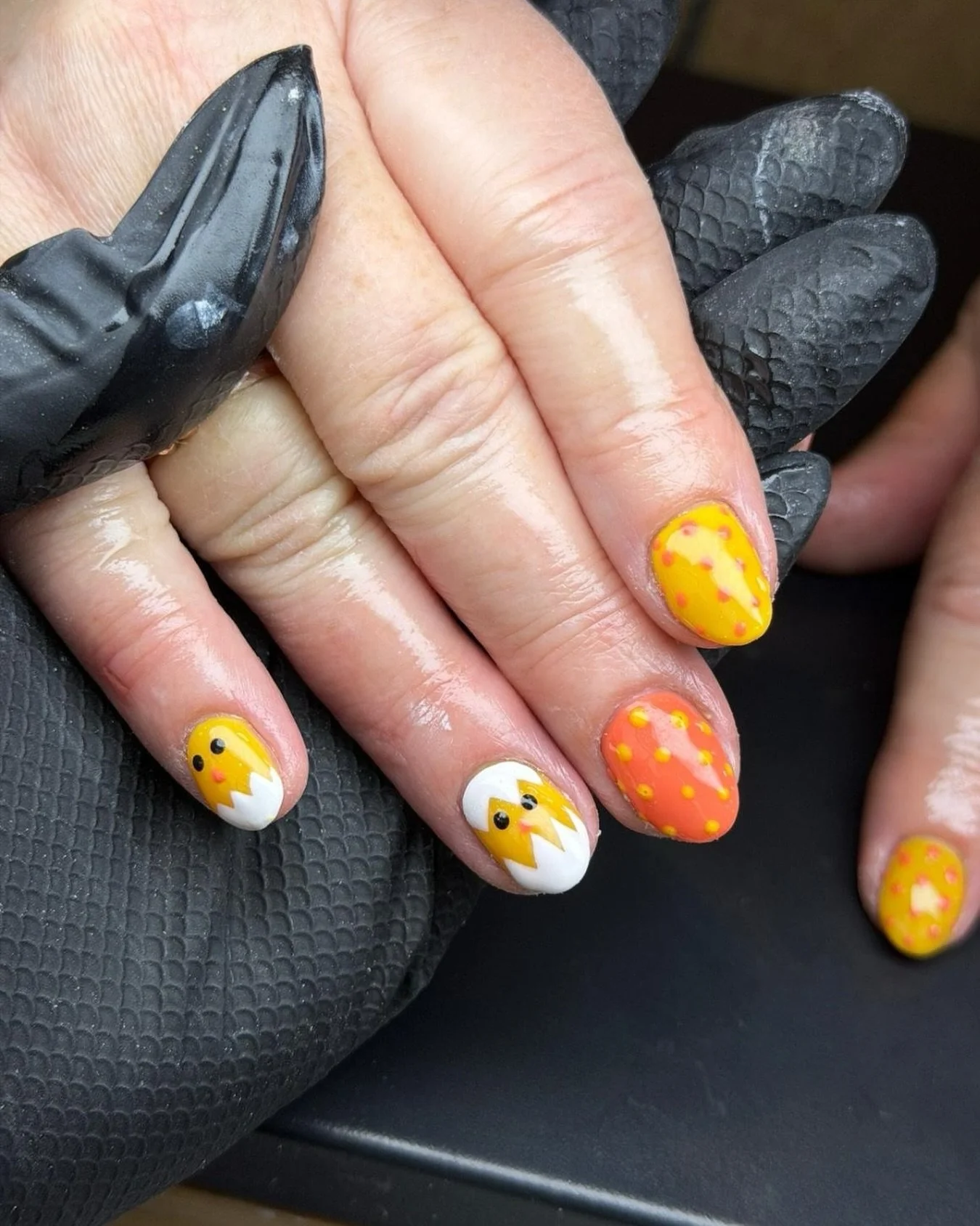 We couldn&rsquo;t let Easter past without showing you the cutest set of Easter nails 🐣

Nails by @rosie_generationsbeautynails 
Products use @homeofnailart 

#nailscornwall #nailsaloncornwal  #beautysaloncornwall #honanails #hemafree